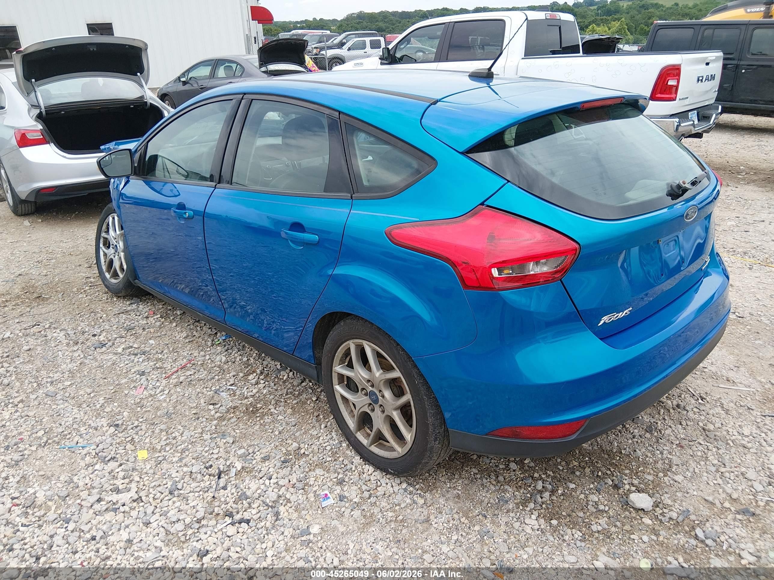 2015 Ford Focus Se Blue vin: 1FADP3K2XFL327211