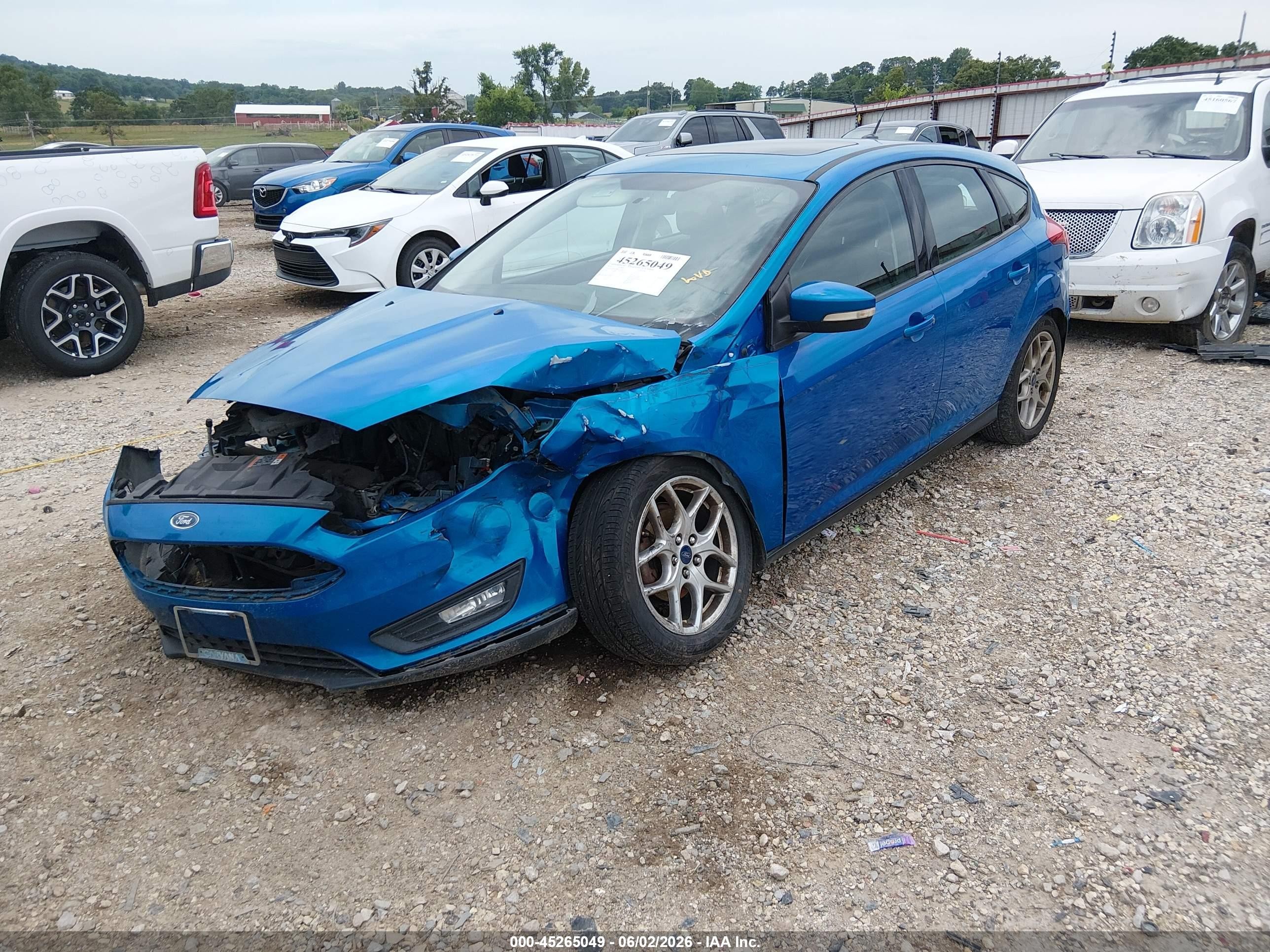 2015 Ford Focus Se Blue vin: 1FADP3K2XFL327211