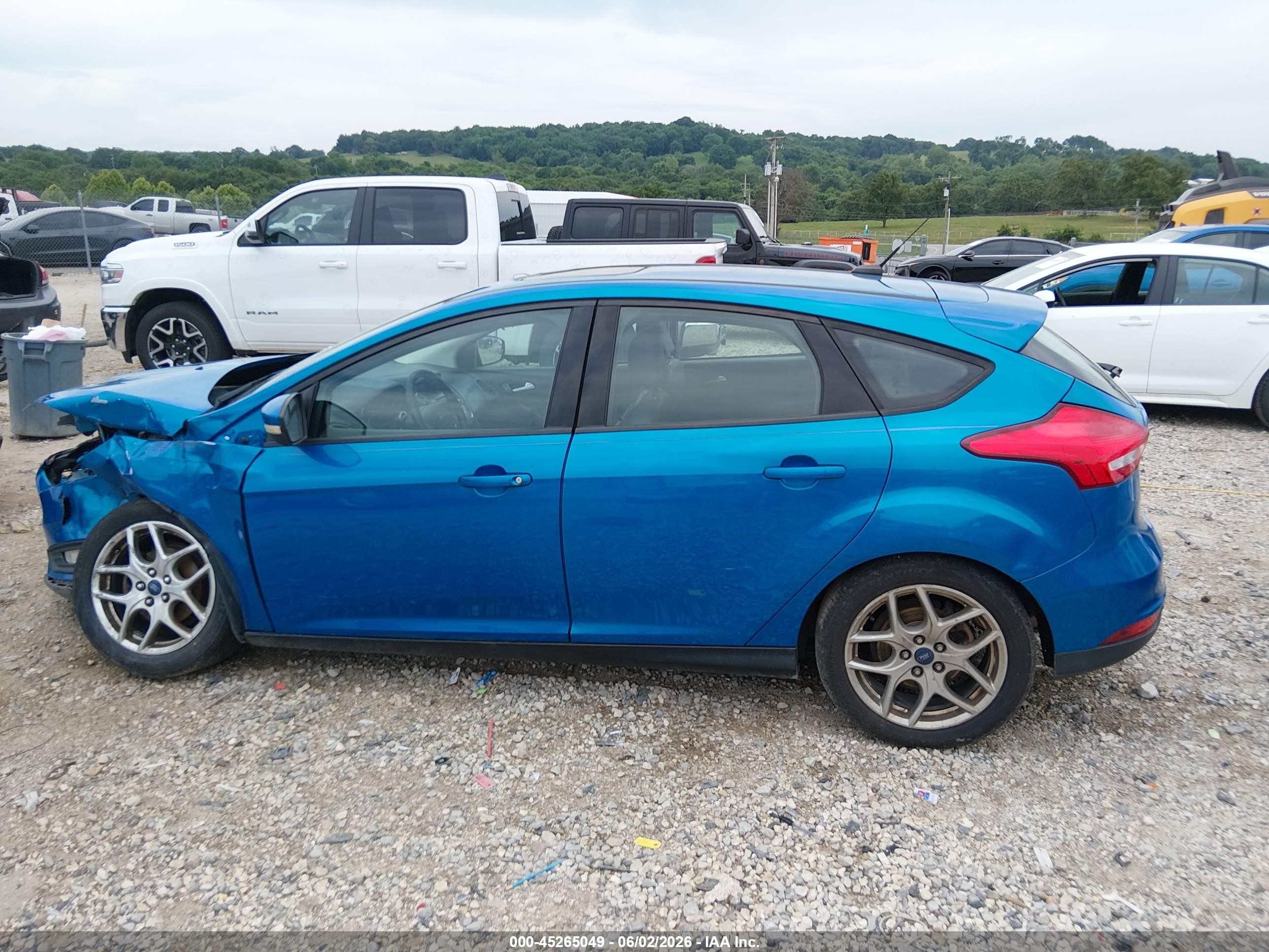 2015 Ford Focus Se Blue vin: 1FADP3K2XFL327211