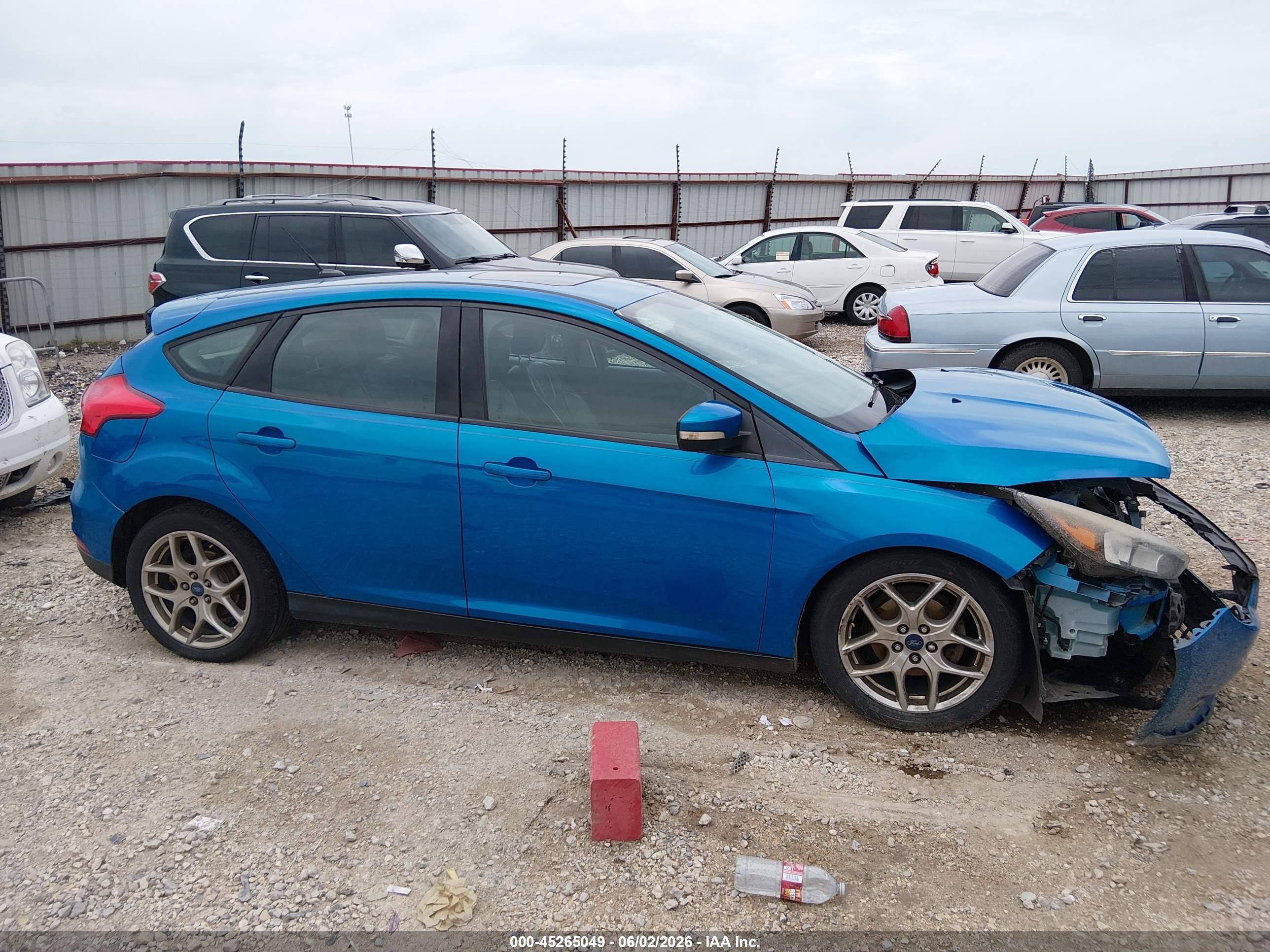 2015 Ford Focus Se Blue vin: 1FADP3K2XFL327211
