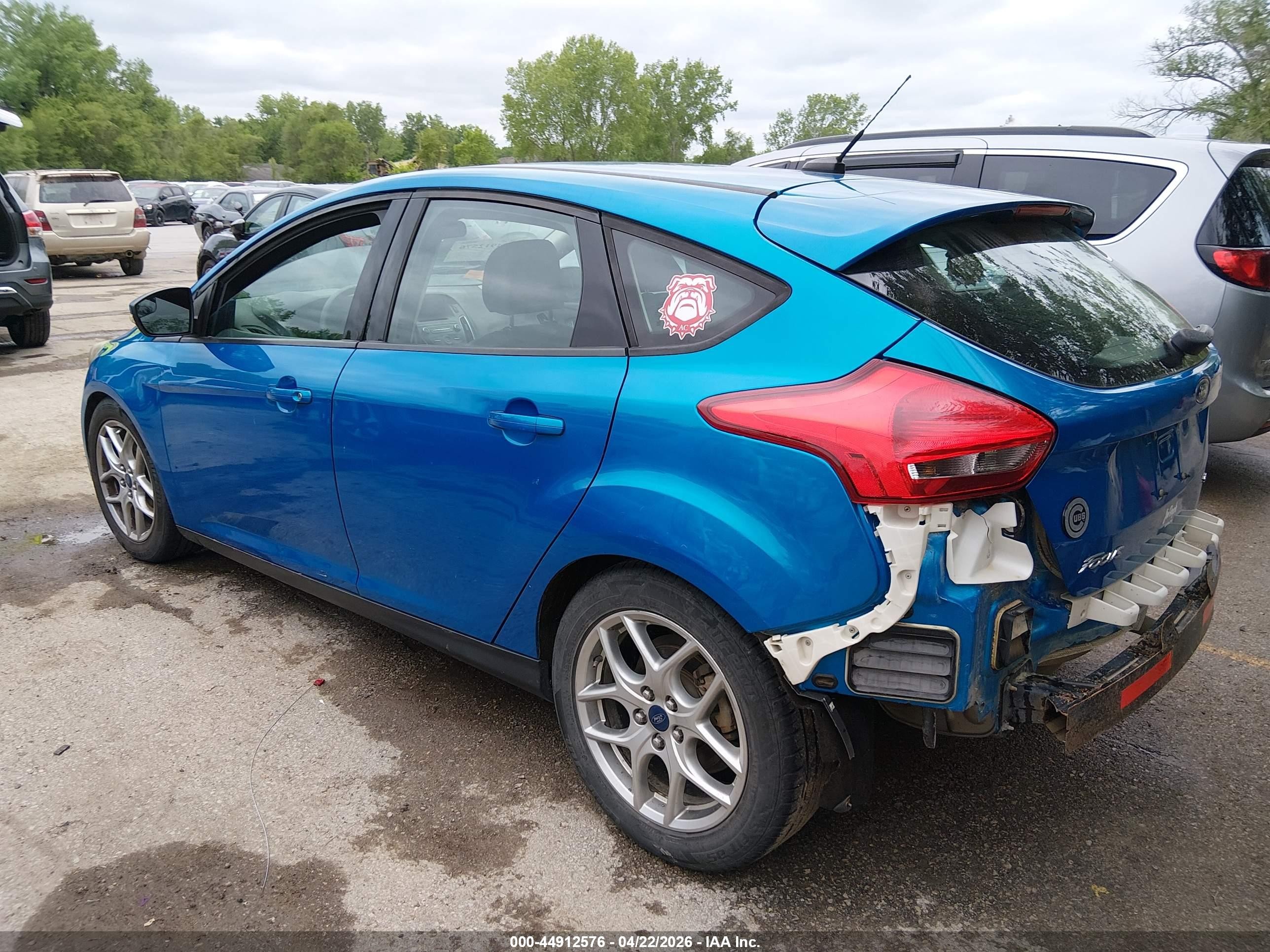 2015 Ford Focus Se Blue vin: 1FADP3K2XFL330271