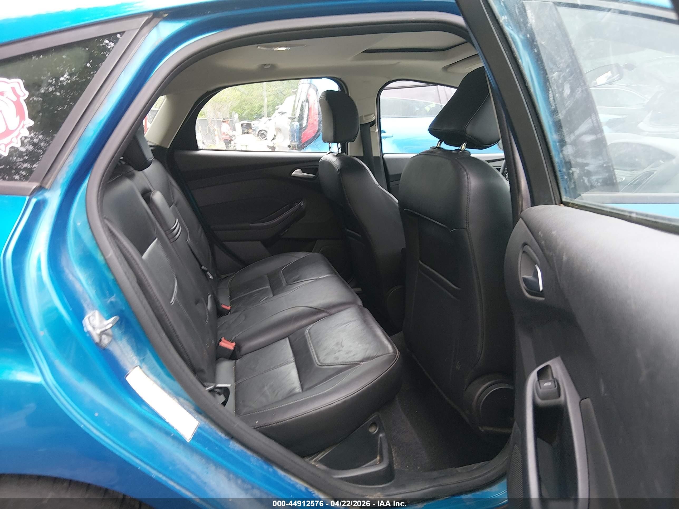 2015 Ford Focus Se Blue vin: 1FADP3K2XFL330271