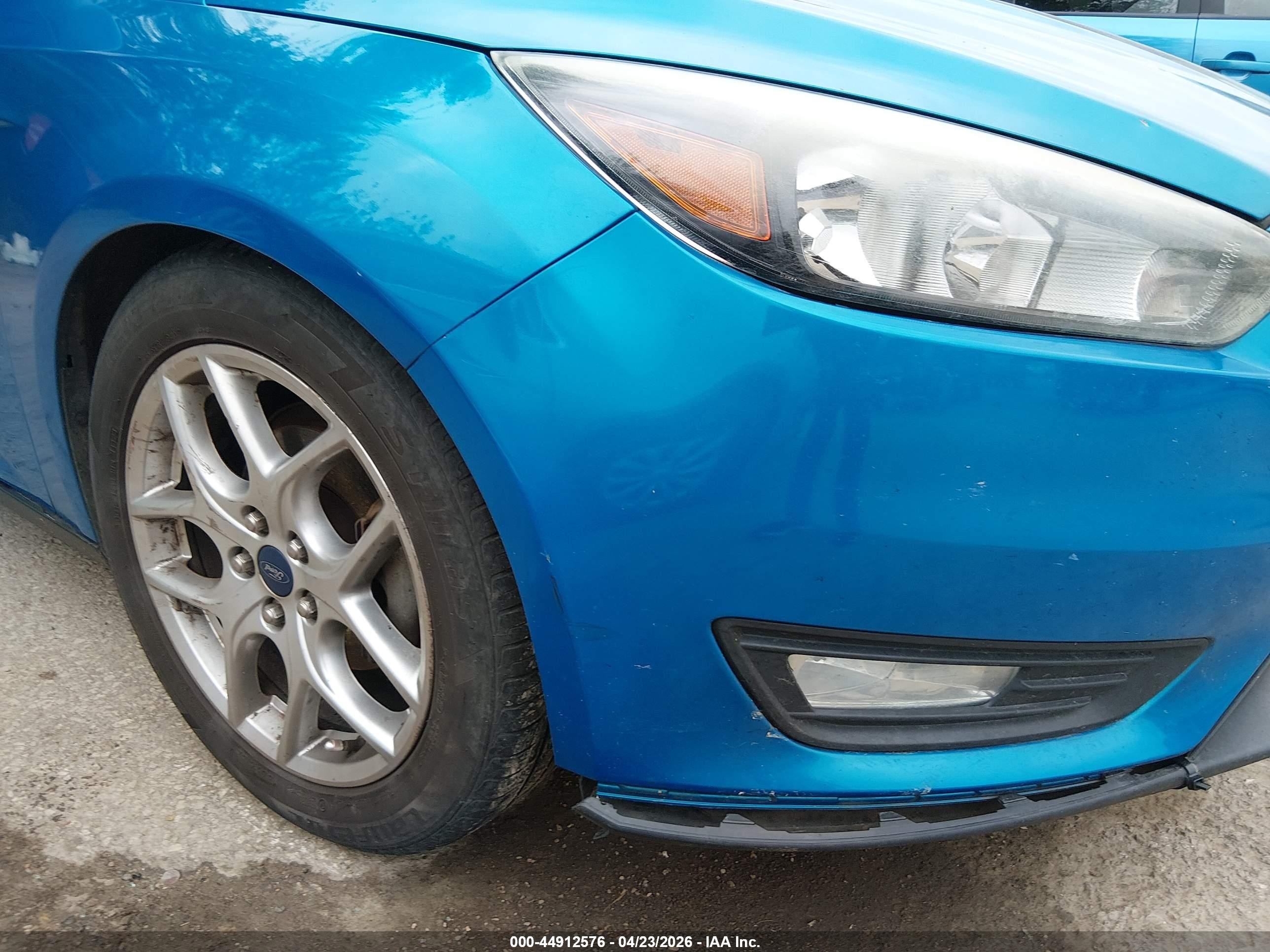 2015 Ford Focus Se Blue vin: 1FADP3K2XFL330271