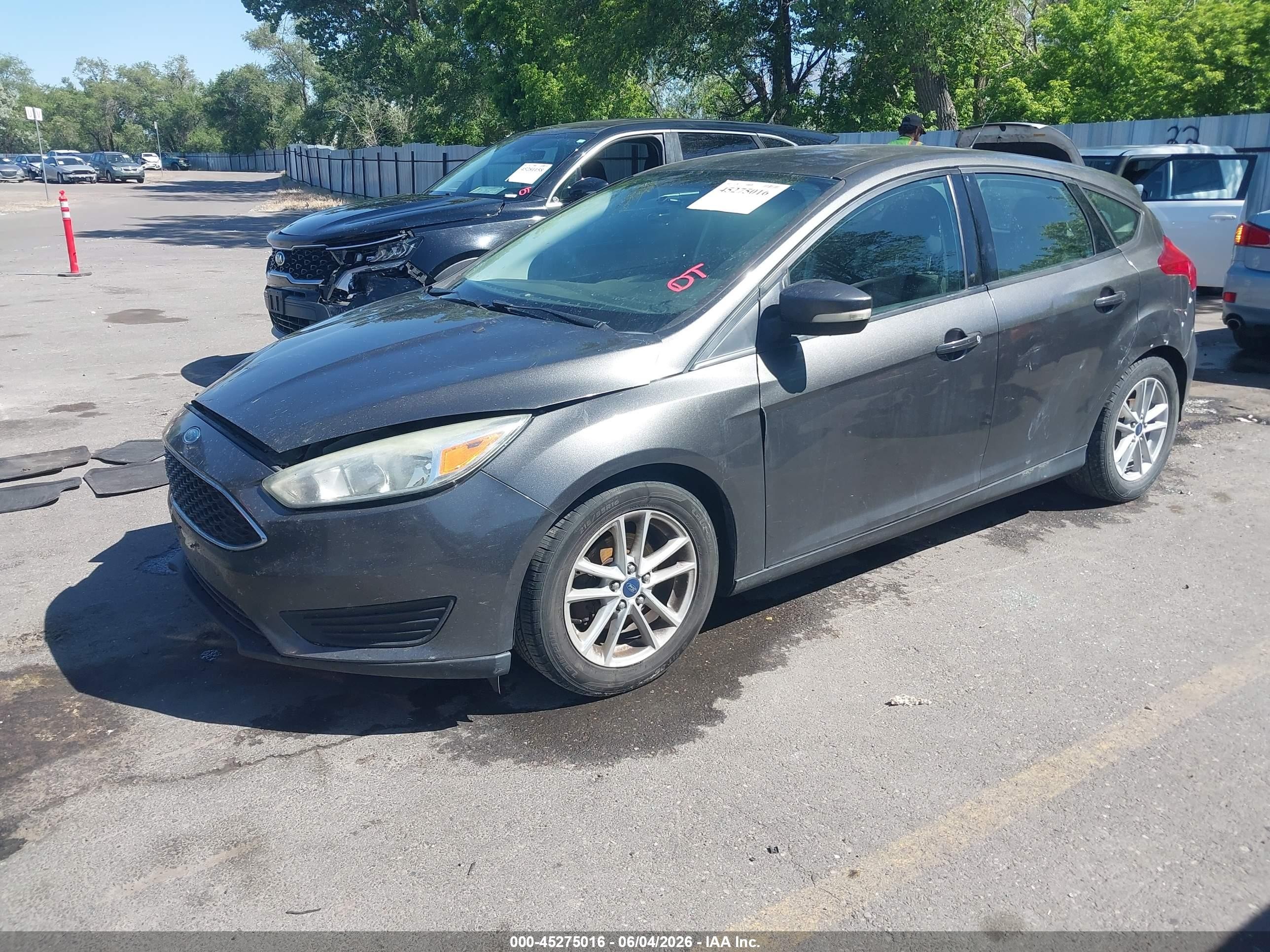 2015 Ford Focus Se Gray vin: 1FADP3K2XFL350942