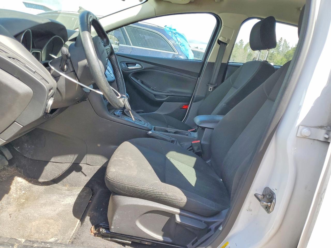 2015 Ford Focus Se White vin: 1FADP3K2XFL359057