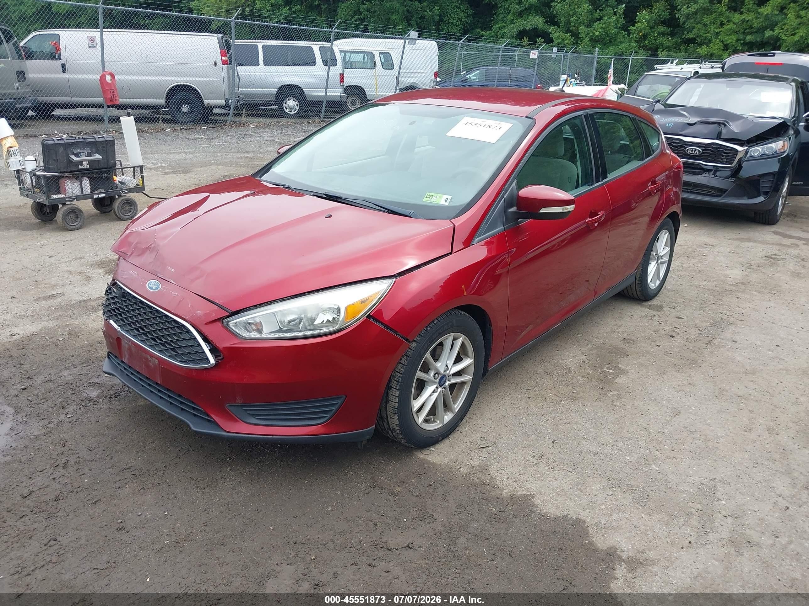 2015 Ford Focus Se Red vin: 1FADP3K2XFL372908