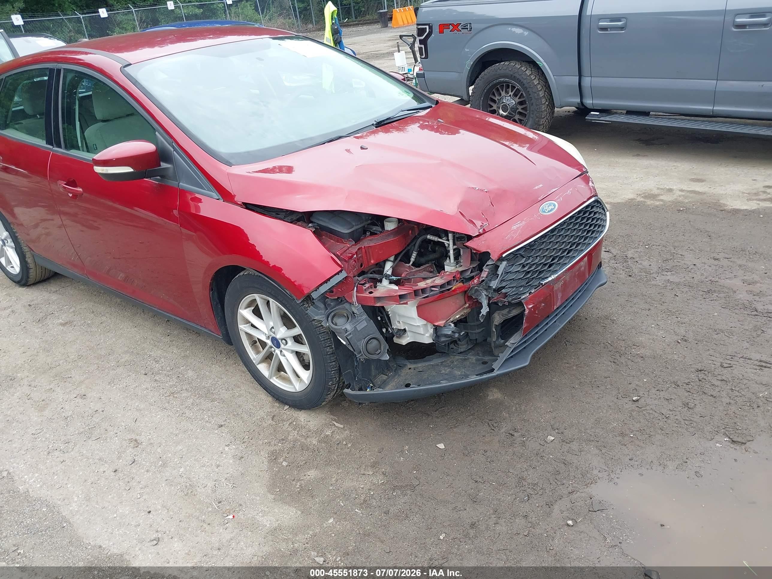 2015 Ford Focus Se Red vin: 1FADP3K2XFL372908