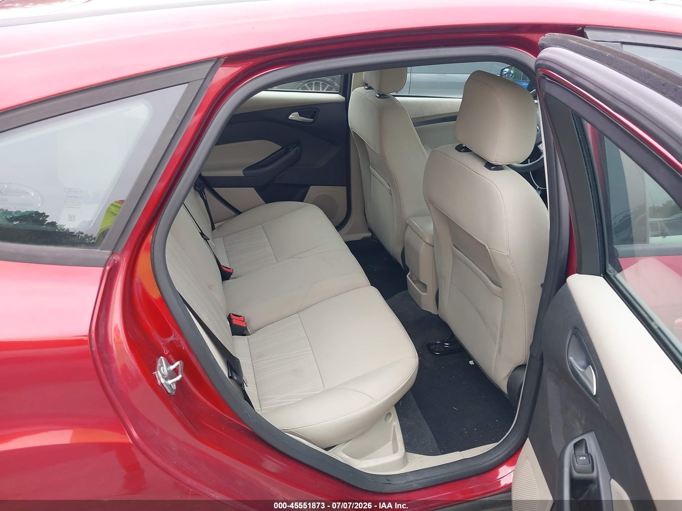 2015 Ford Focus Se Red vin: 1FADP3K2XFL372908