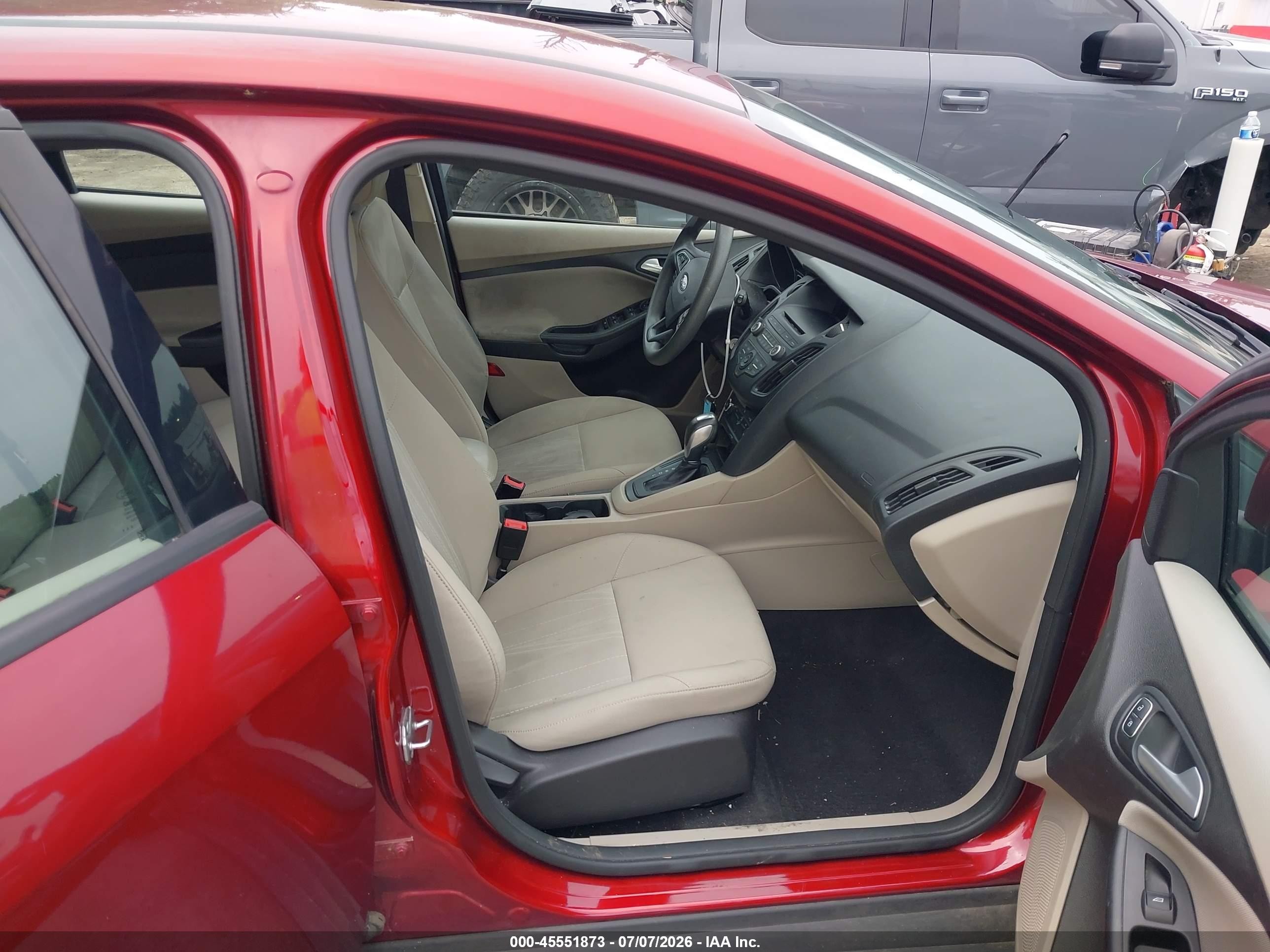 2015 Ford Focus Se Red vin: 1FADP3K2XFL372908