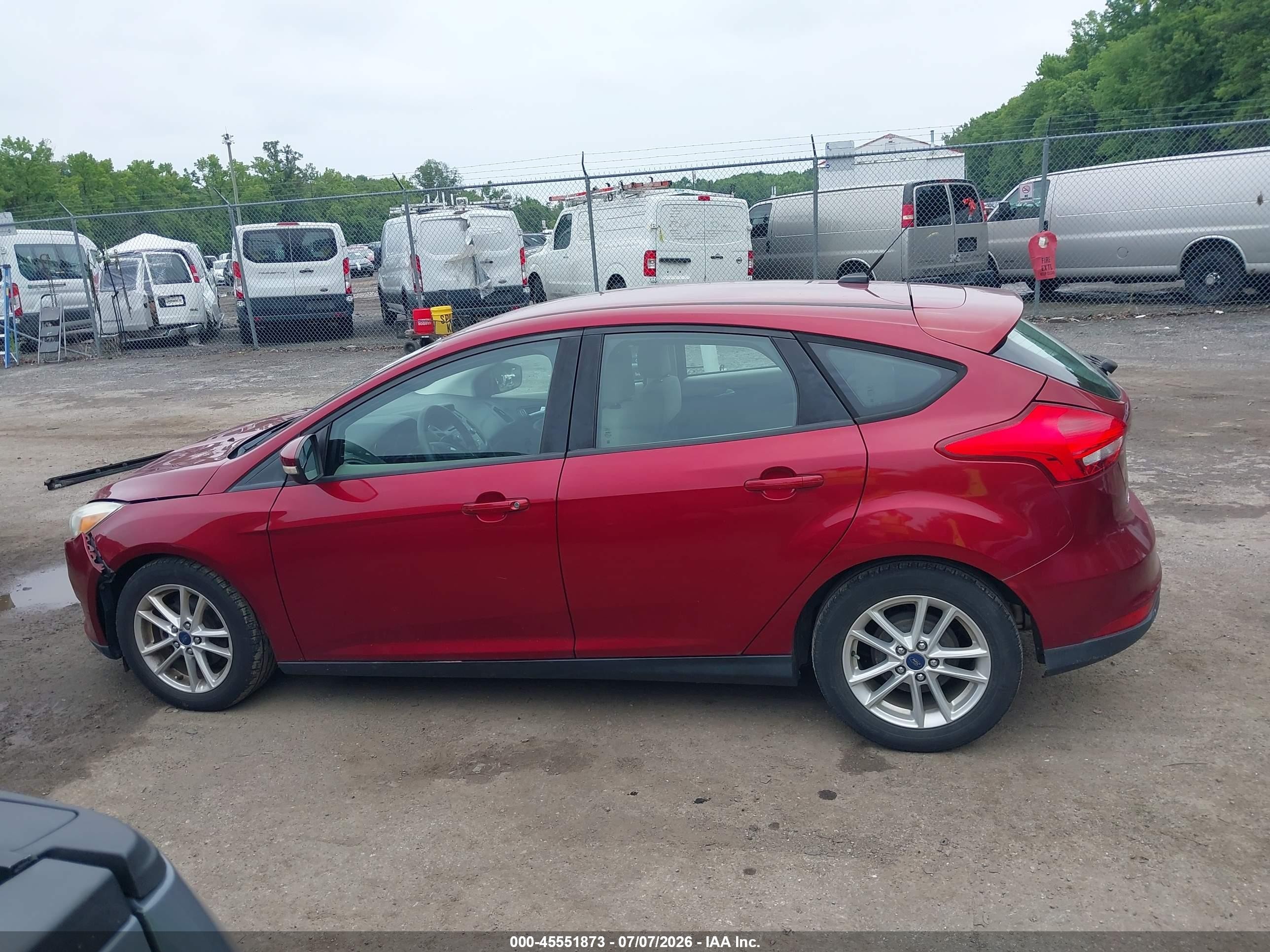 2015 Ford Focus Se Red vin: 1FADP3K2XFL372908