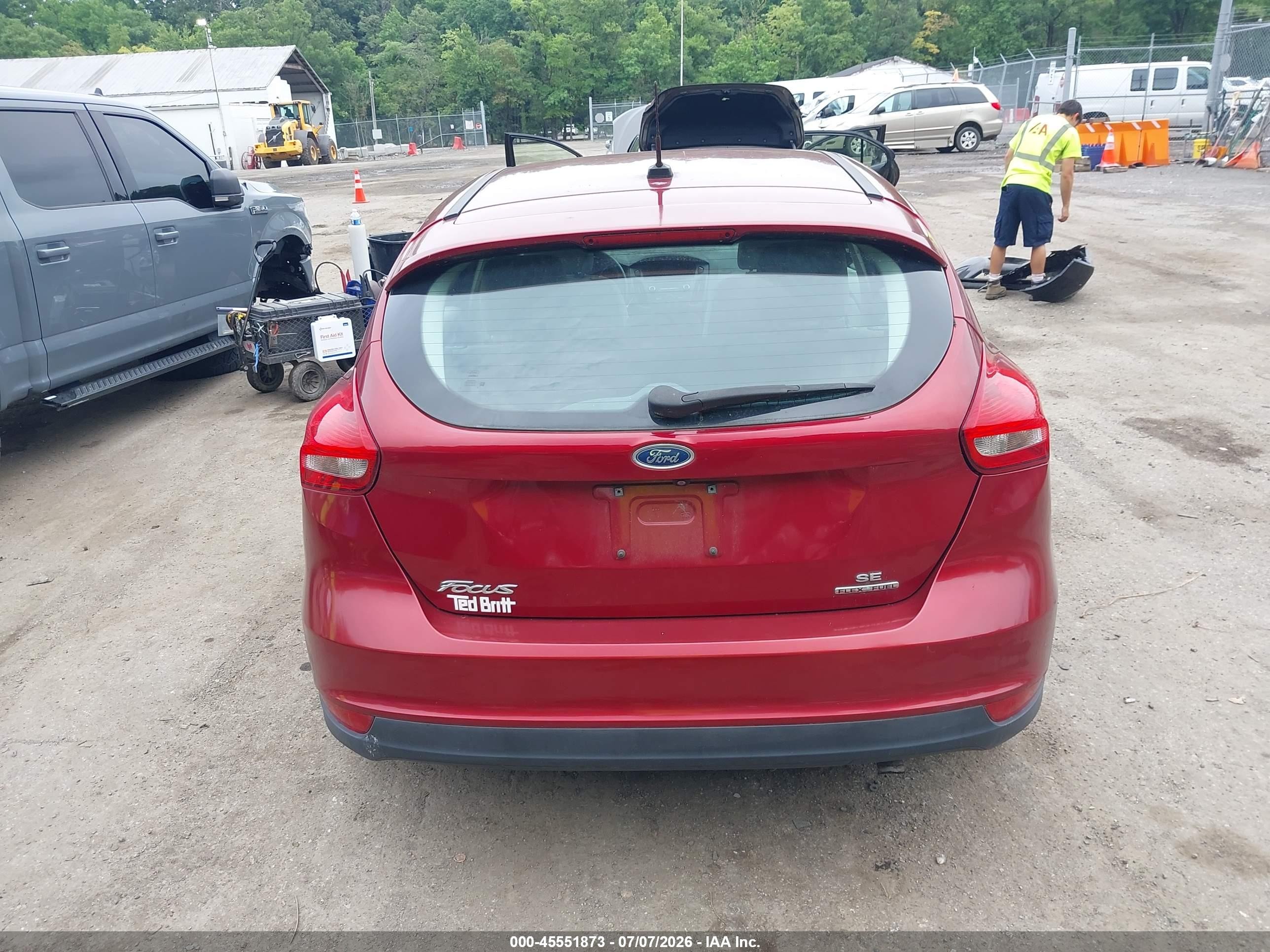 2015 Ford Focus Se Red vin: 1FADP3K2XFL372908