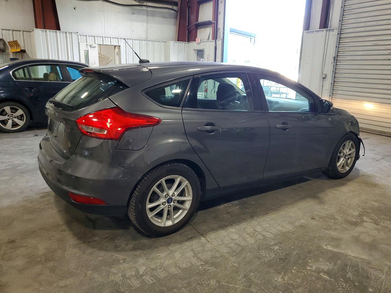 2015 Ford Focus Se Gray vin: 1FADP3K2XFL381060