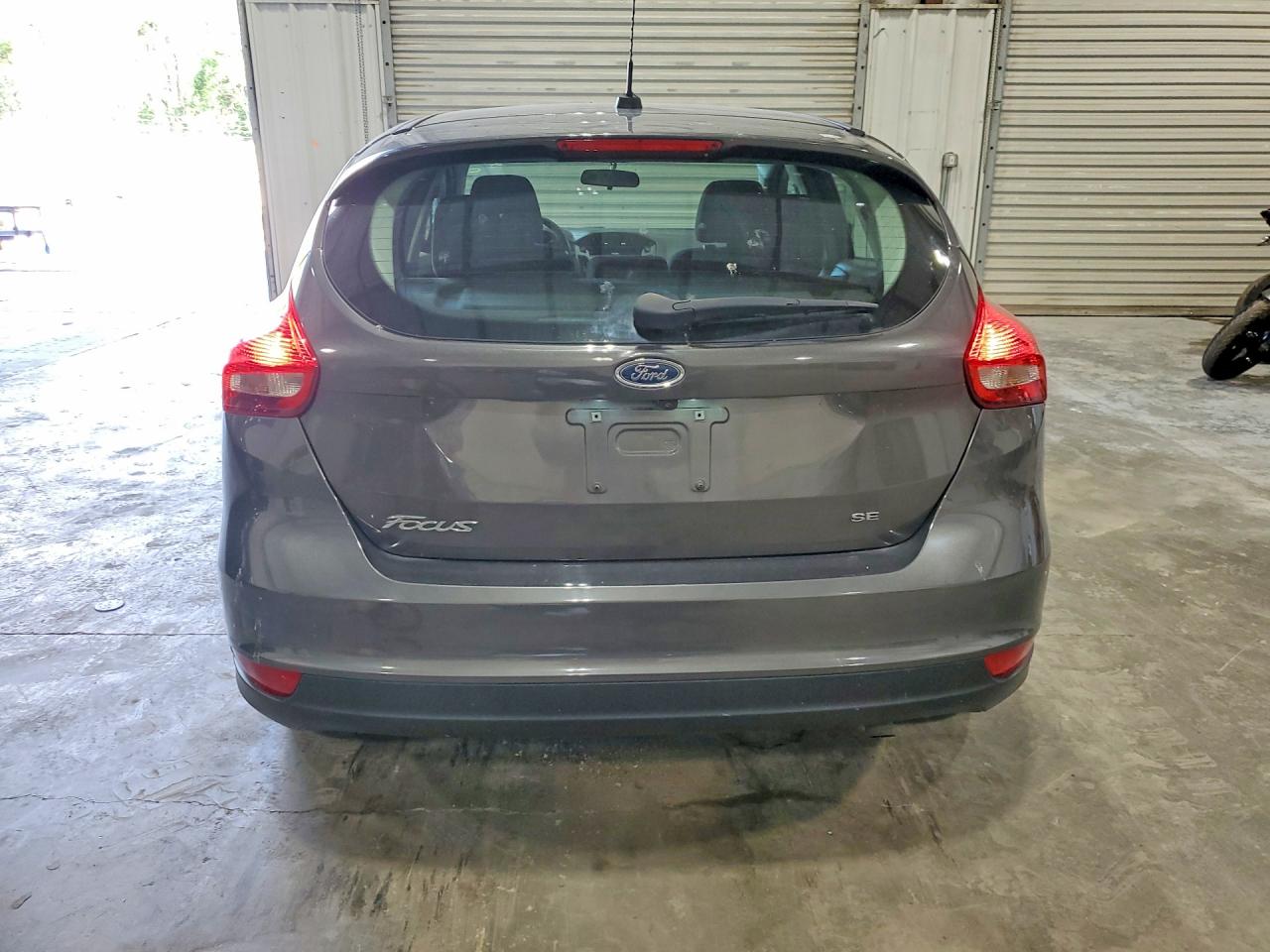2015 Ford Focus Se Gray vin: 1FADP3K2XFL381060