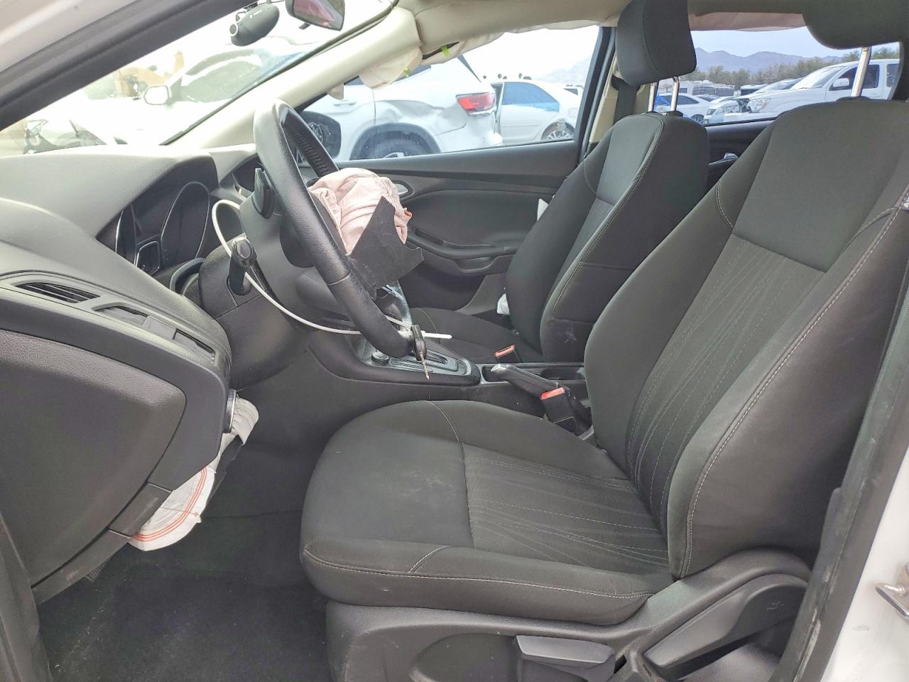 2016 Ford Focus Se White vin: 1FADP3K2XGL337206