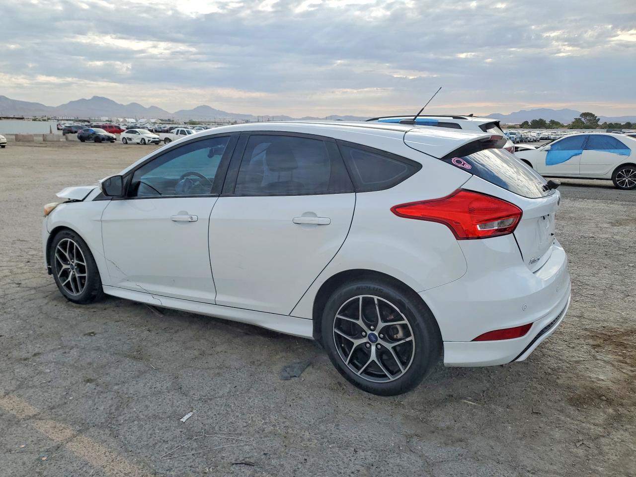 2016 Ford Focus Se White vin: 1FADP3K2XGL337206