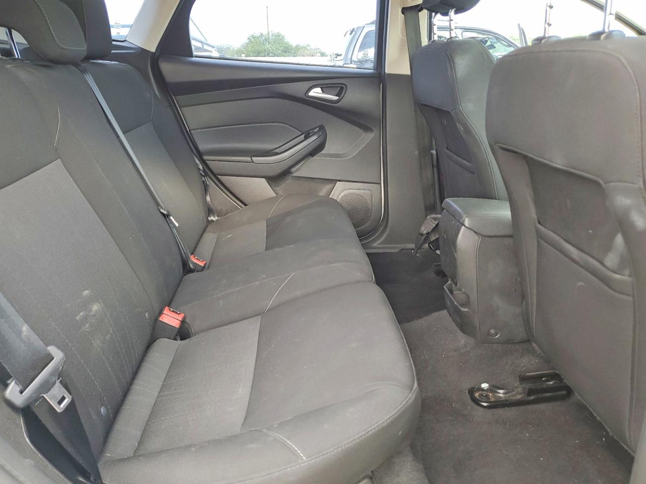 2016 Ford Focus Se White vin: 1FADP3K2XGL337206