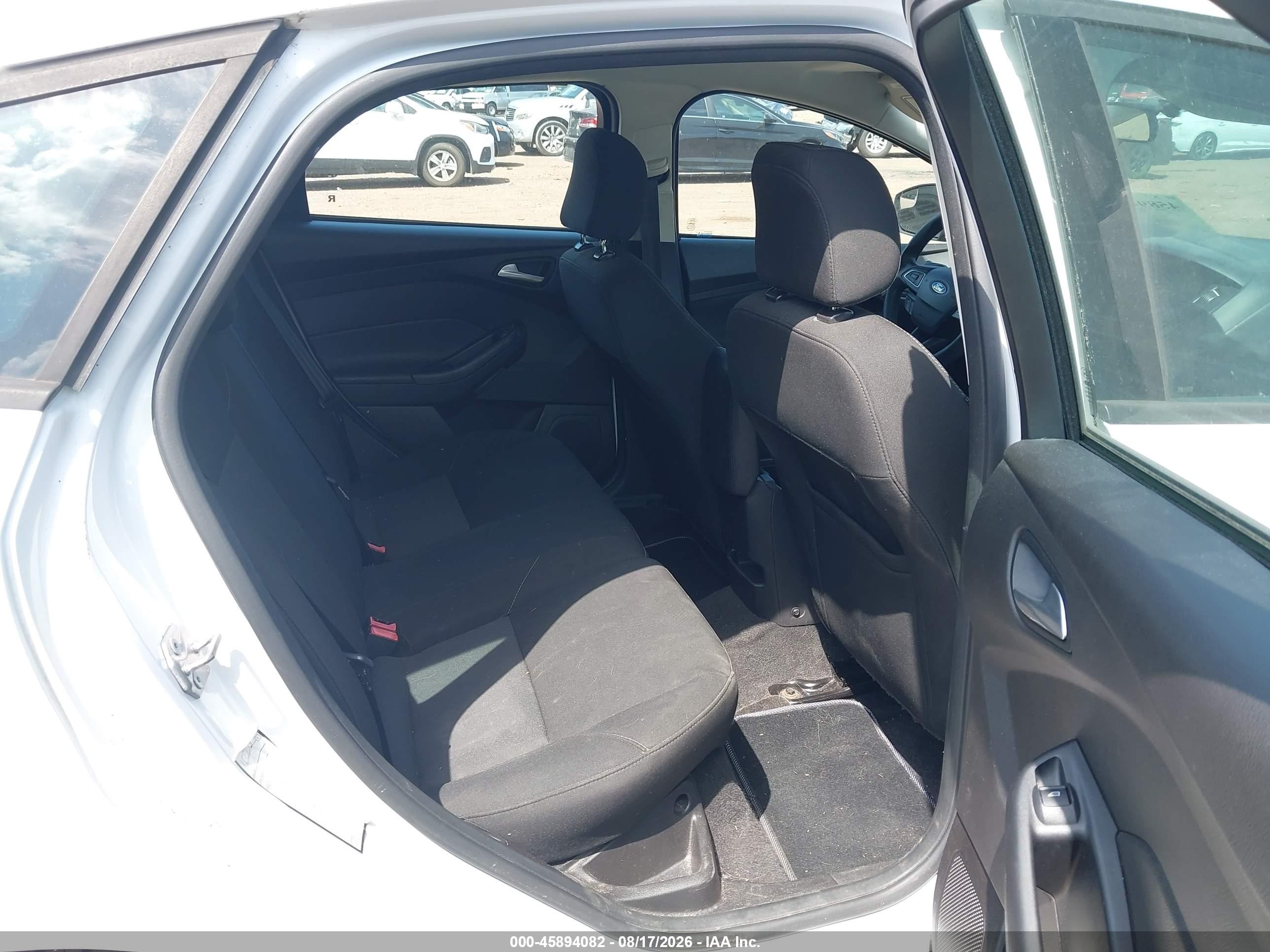2017 Ford Focus Se White vin: 1FADP3K2XHL247992