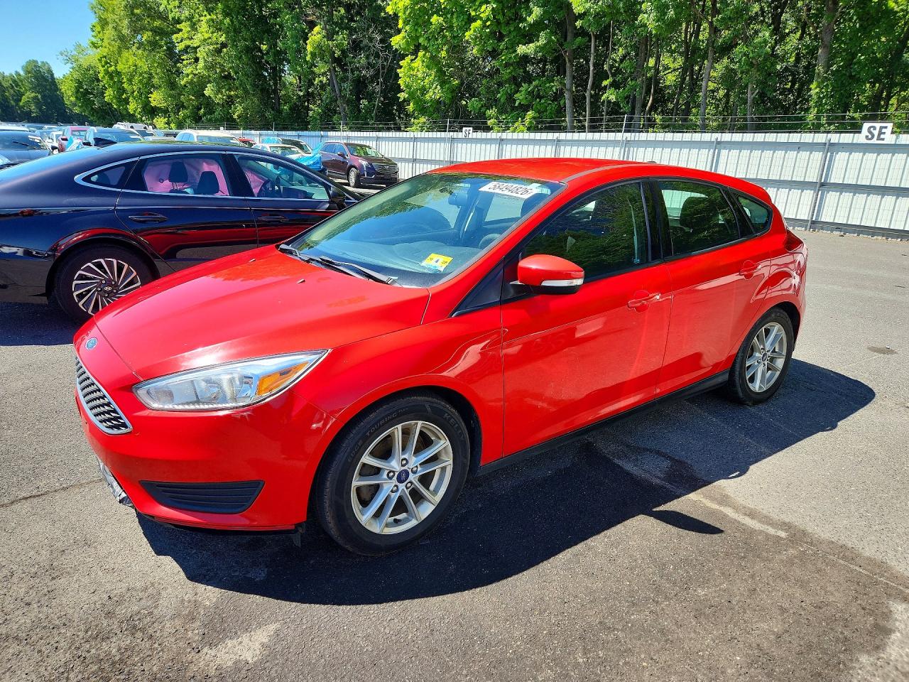 2017 Ford Focus Se Red vin: 1FADP3K2XHL278739
