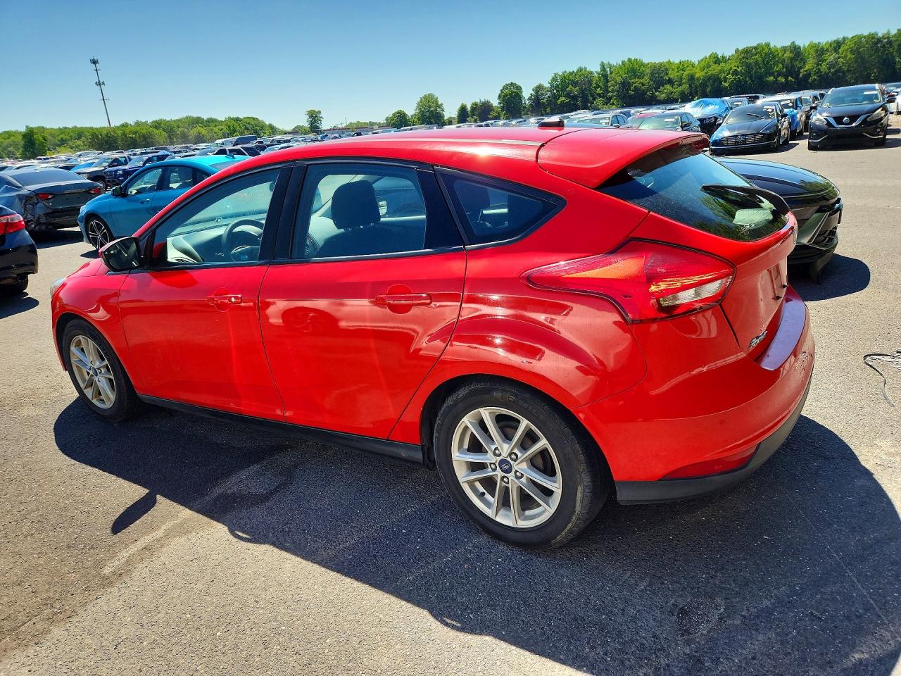 2017 Ford Focus Se Red vin: 1FADP3K2XHL278739