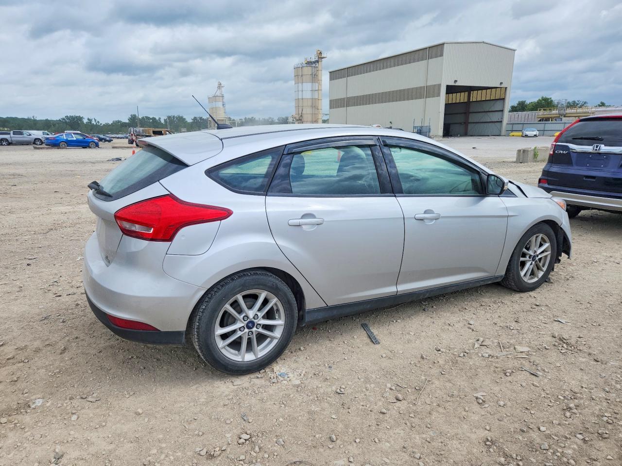 2015 Ford Focus Se Silver vin: 1FADP3KE1FL230389