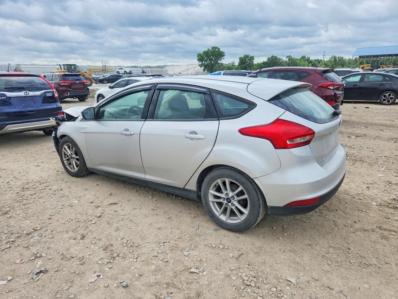 2015 Ford Focus Se Silver vin: 1FADP3KE1FL230389