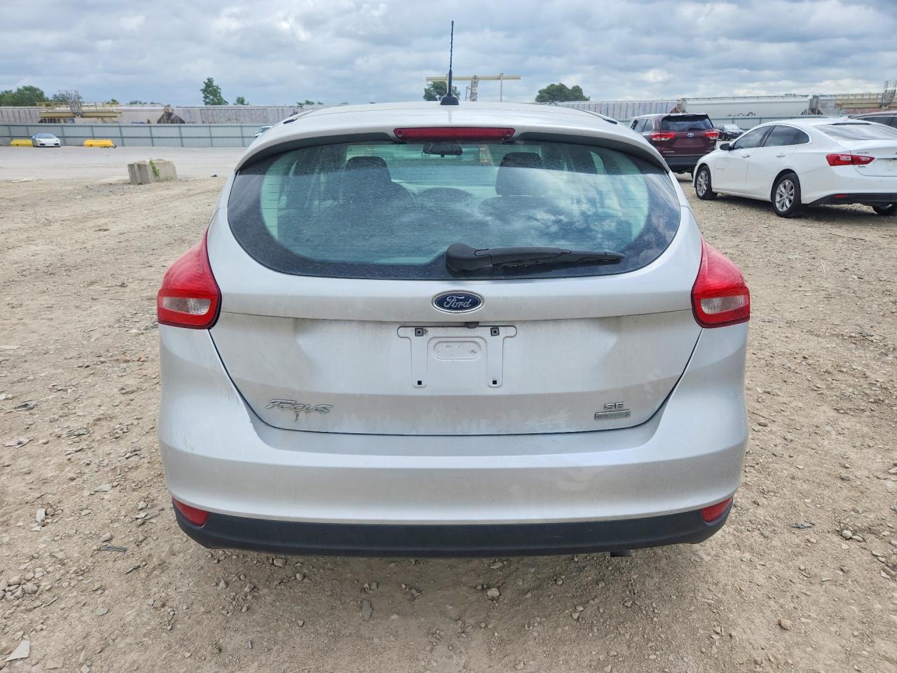 2015 Ford Focus Se Silver vin: 1FADP3KE1FL230389