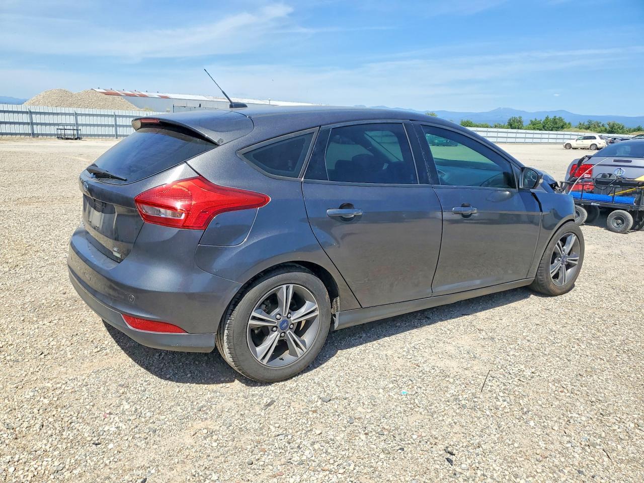 2016 Ford Focus Se Gray vin: 1FADP3KE5GL289558