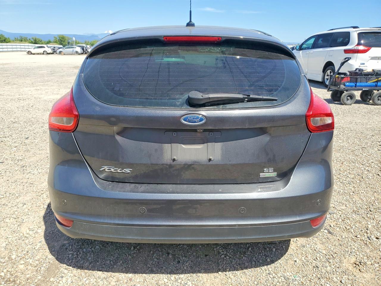 2016 Ford Focus Se Gray vin: 1FADP3KE5GL289558