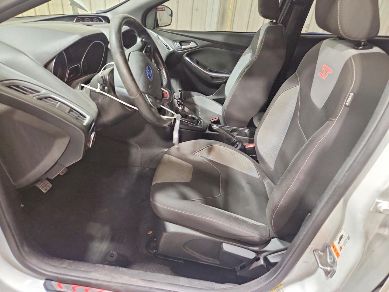 2015 Ford Focus St White vin: 1FADP3L90FL304015