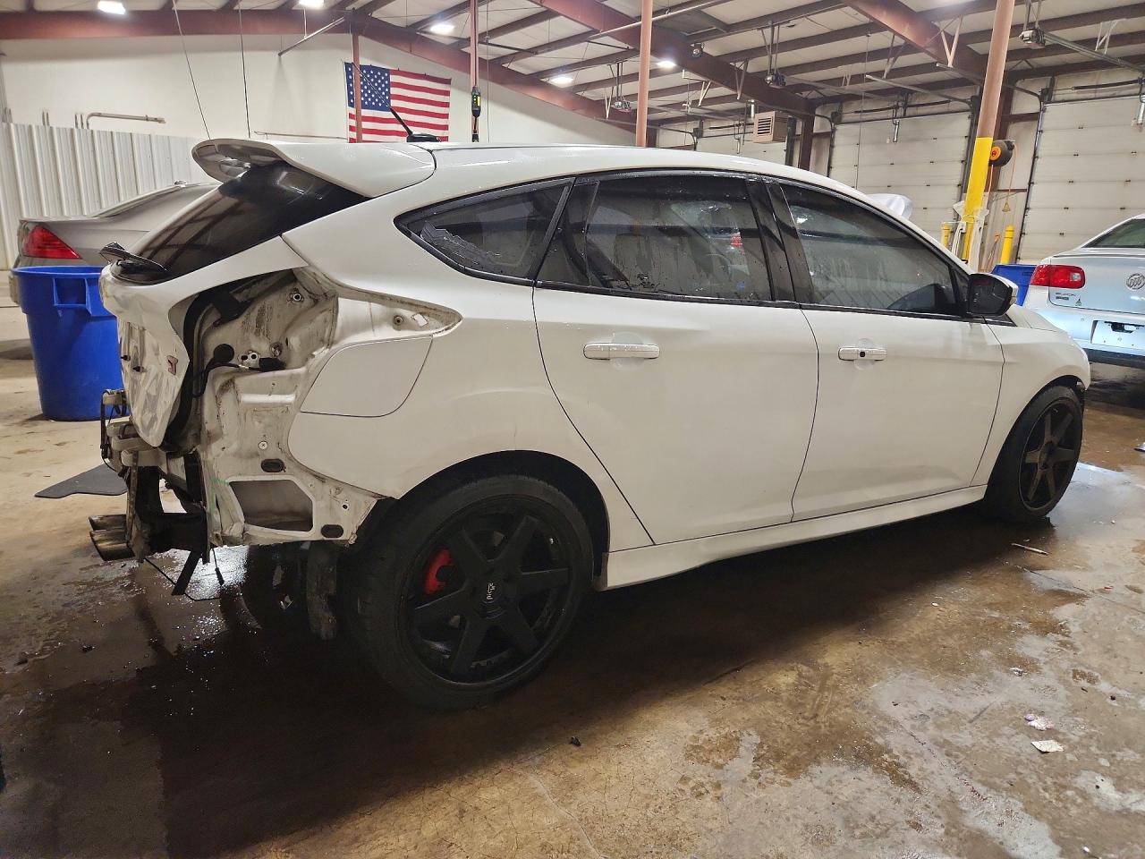 2015 Ford Focus St White vin: 1FADP3L90FL304015
