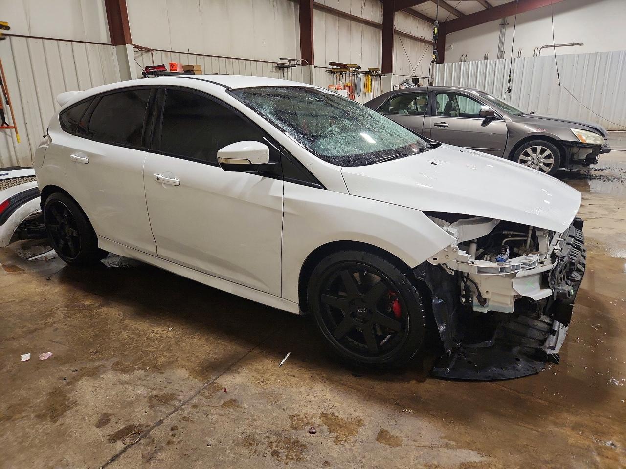 2015 Ford Focus St White vin: 1FADP3L90FL304015