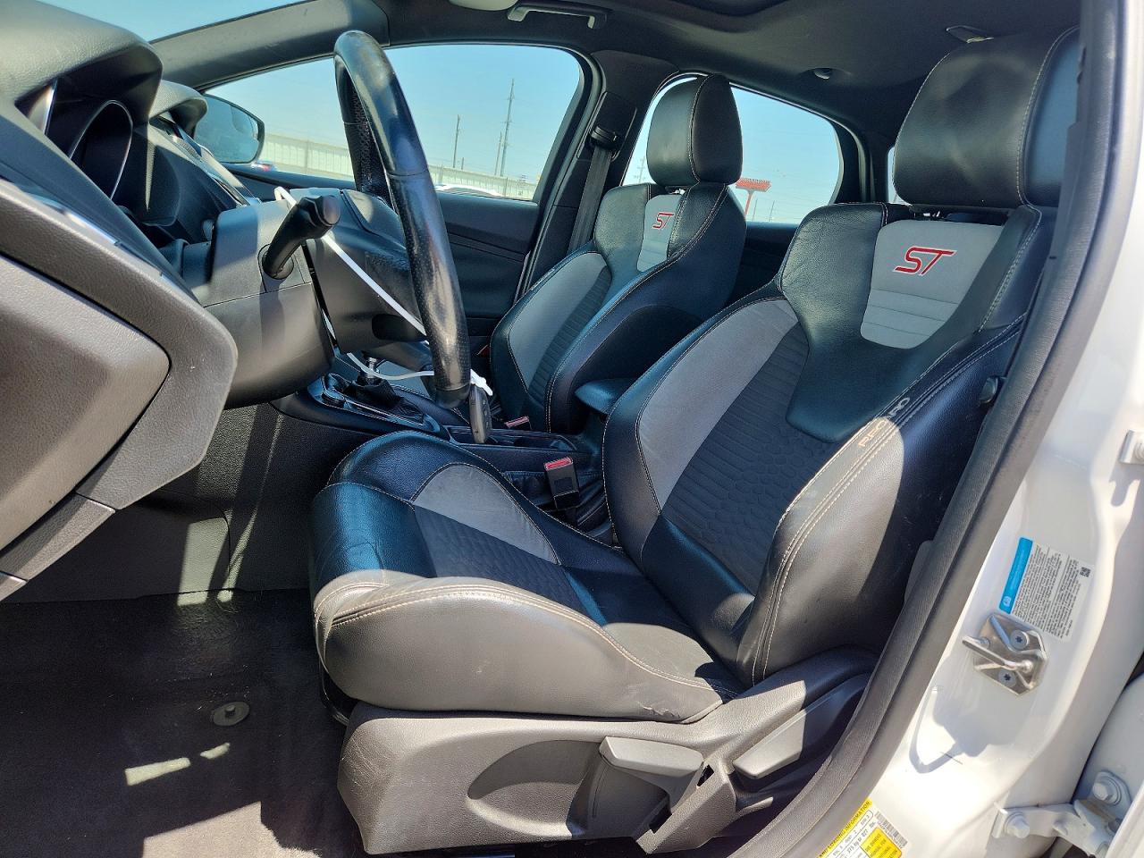 2015 Ford Focus St White vin: 1FADP3L90FL334132