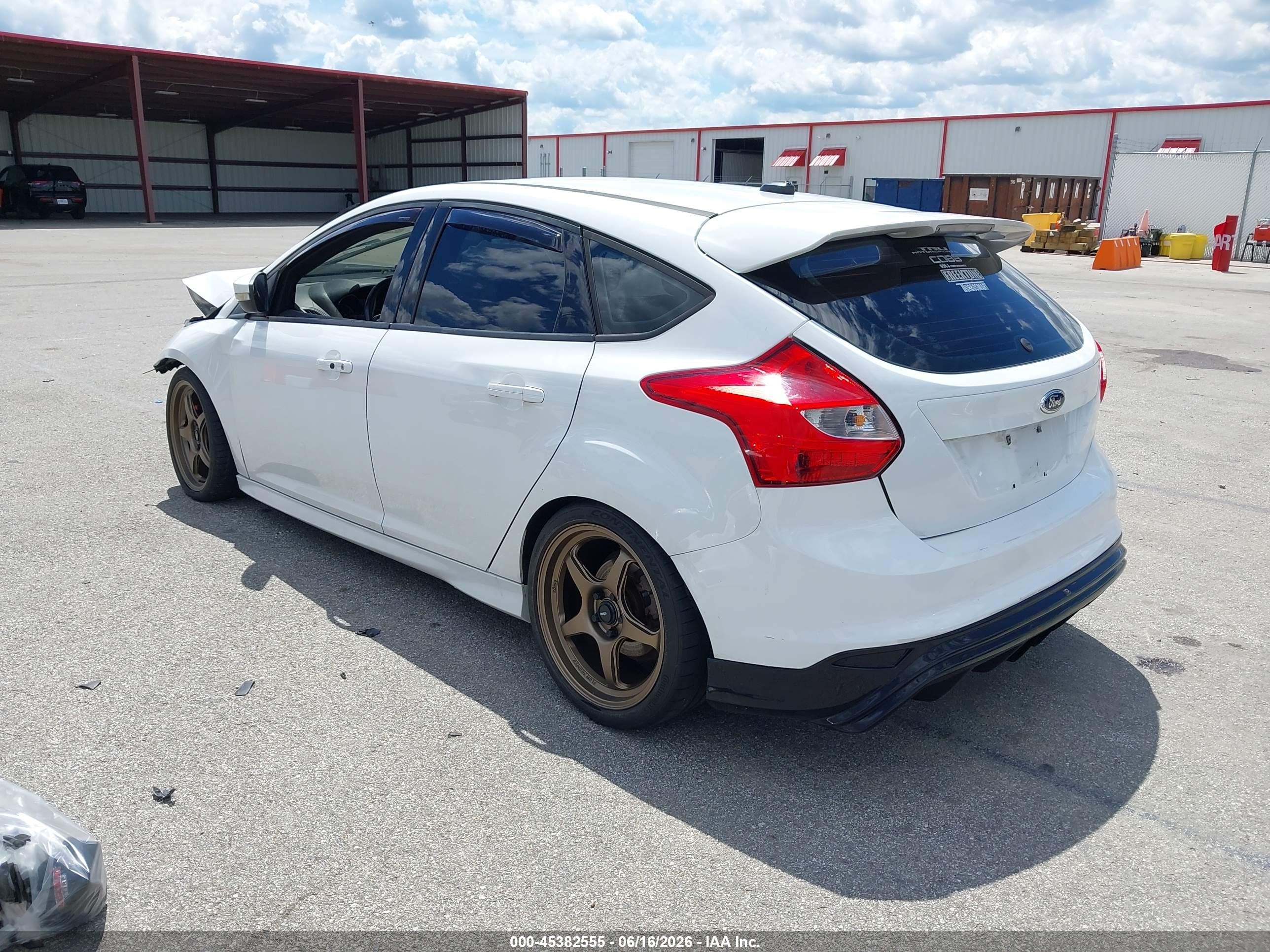 2013 Ford Focus St   White vin: 1FADP3L91DL283415
