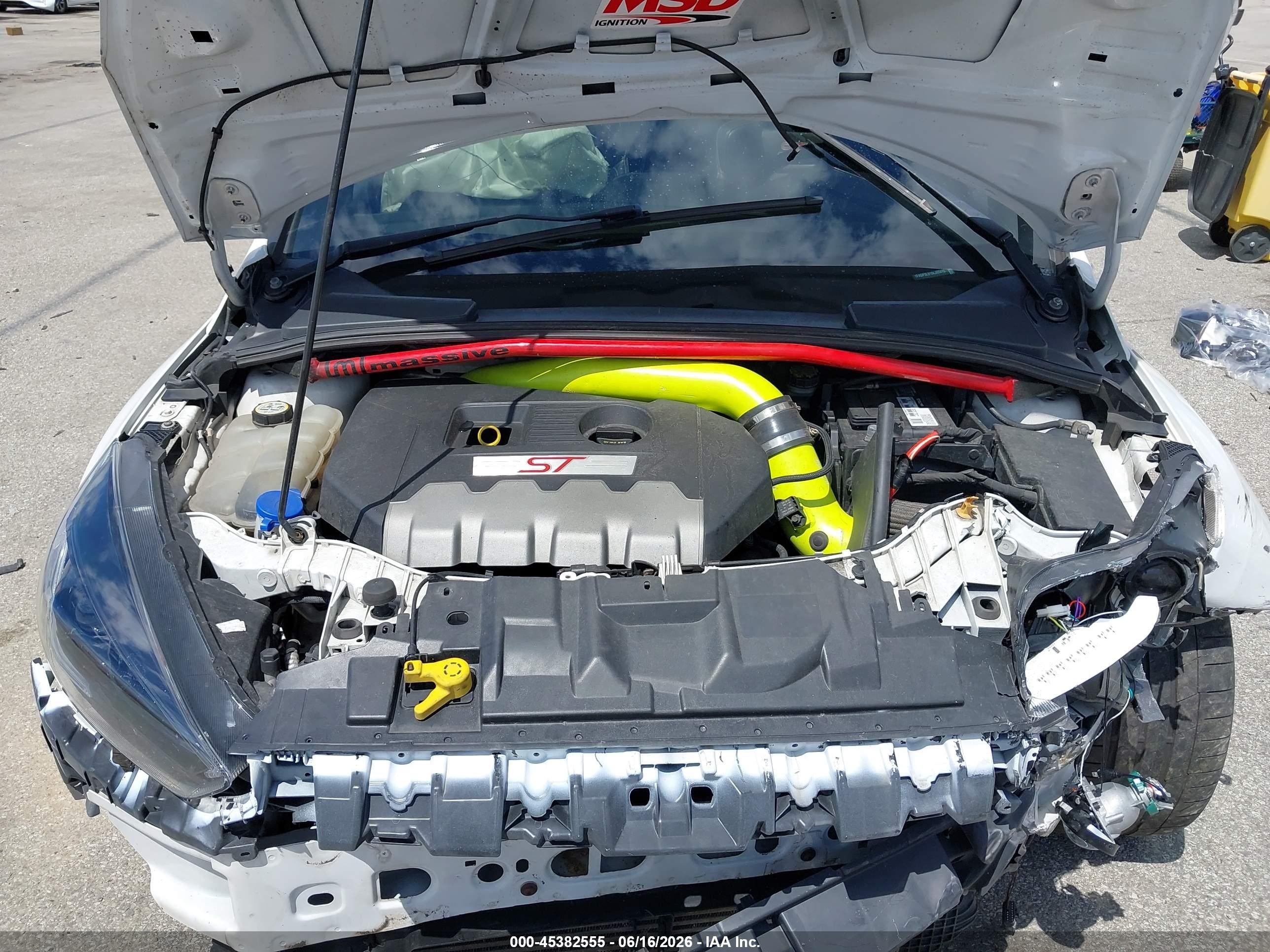 2013 Ford Focus St   White vin: 1FADP3L91DL283415