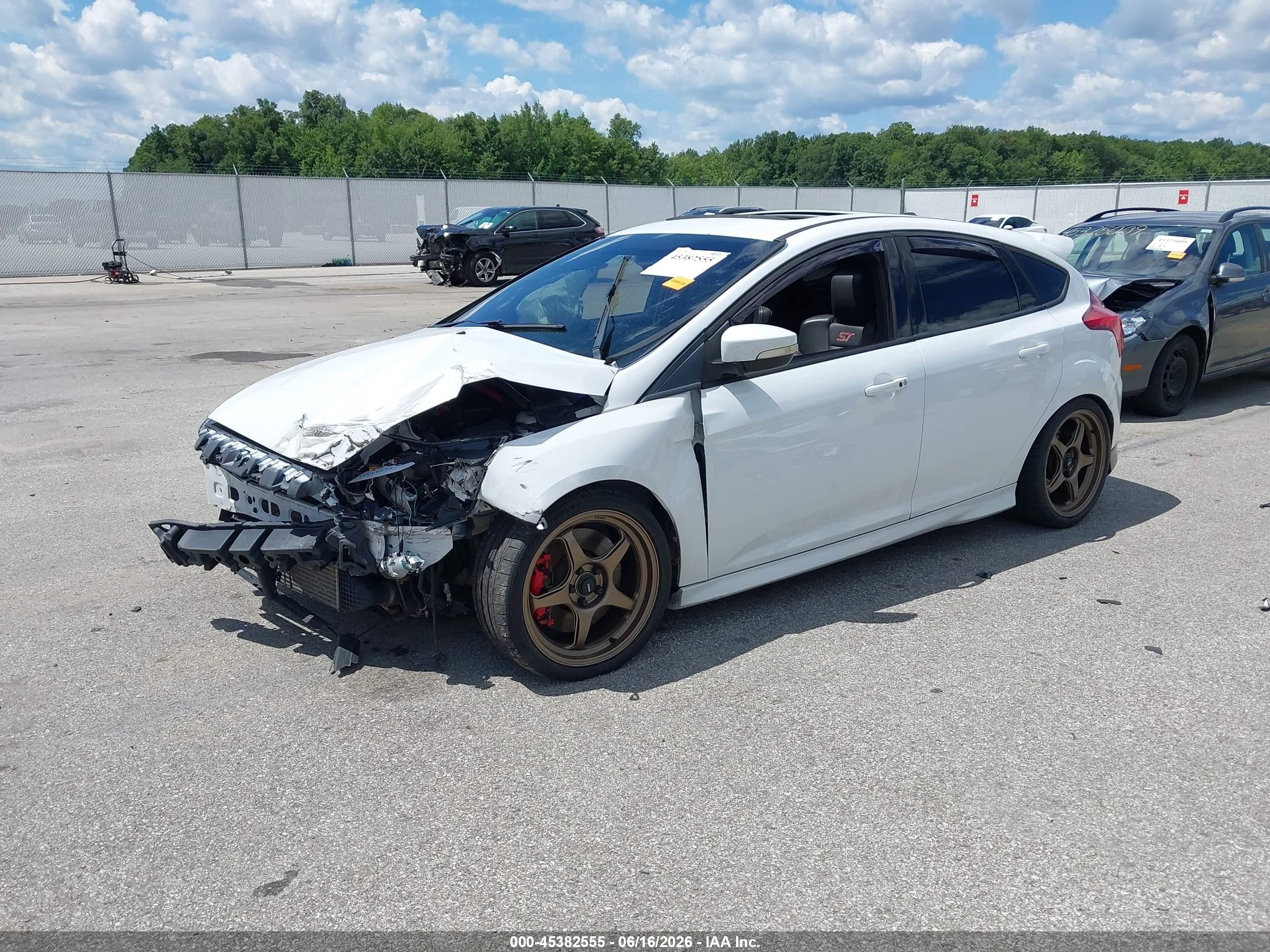 2013 Ford Focus St   White vin: 1FADP3L91DL283415