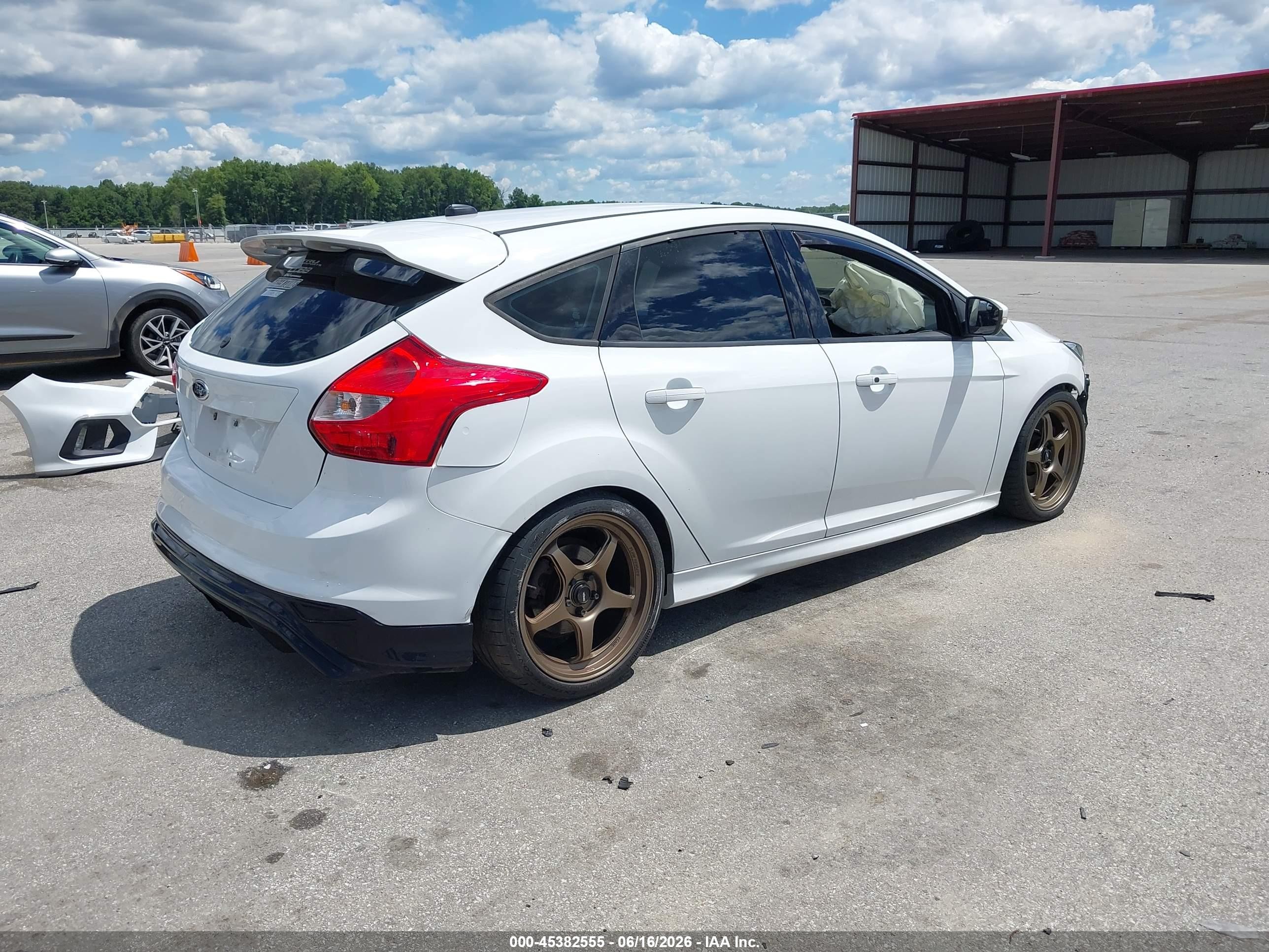2013 Ford Focus St   White vin: 1FADP3L91DL283415