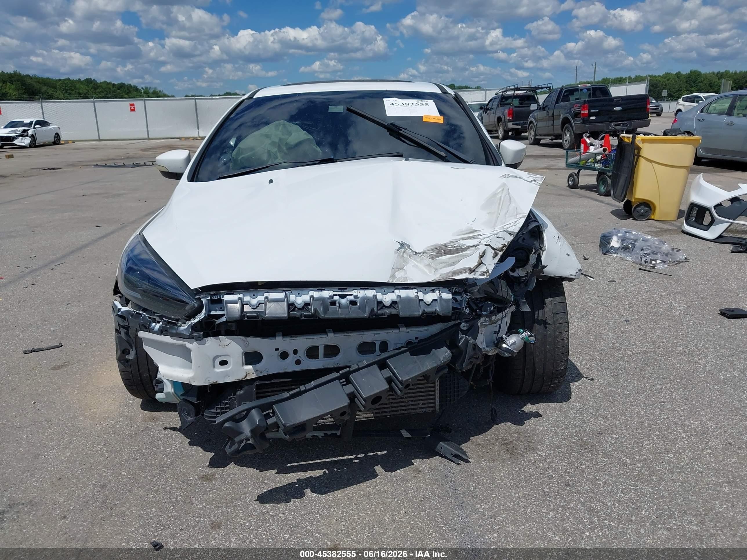 2013 Ford Focus St   White vin: 1FADP3L91DL283415