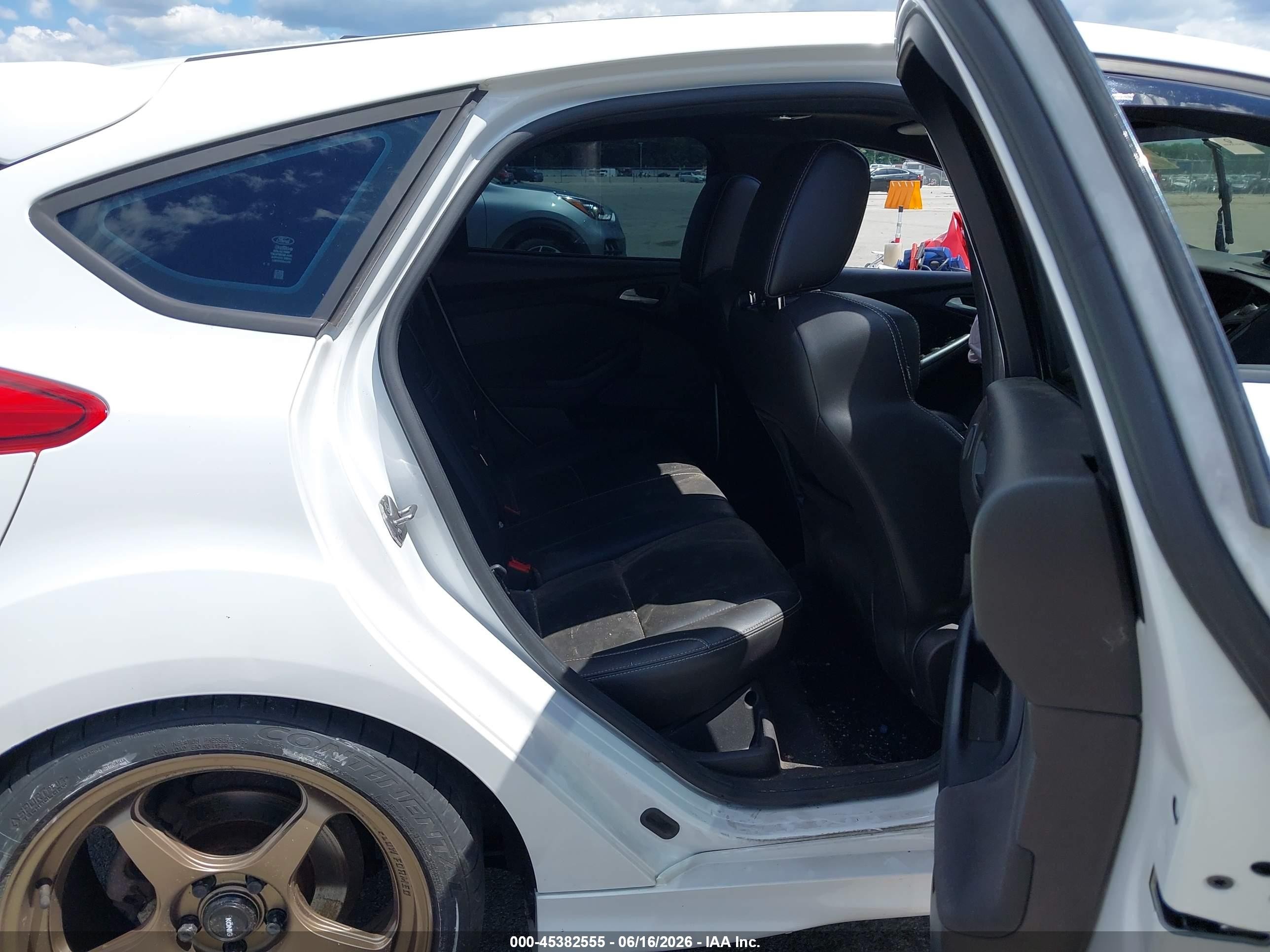 2013 Ford Focus St   White vin: 1FADP3L91DL283415