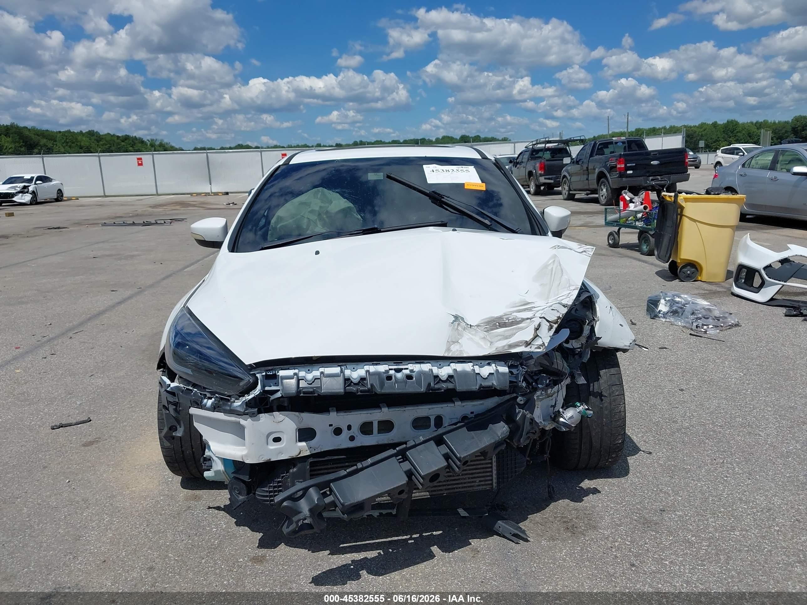 2013 Ford Focus St   White vin: 1FADP3L91DL283415