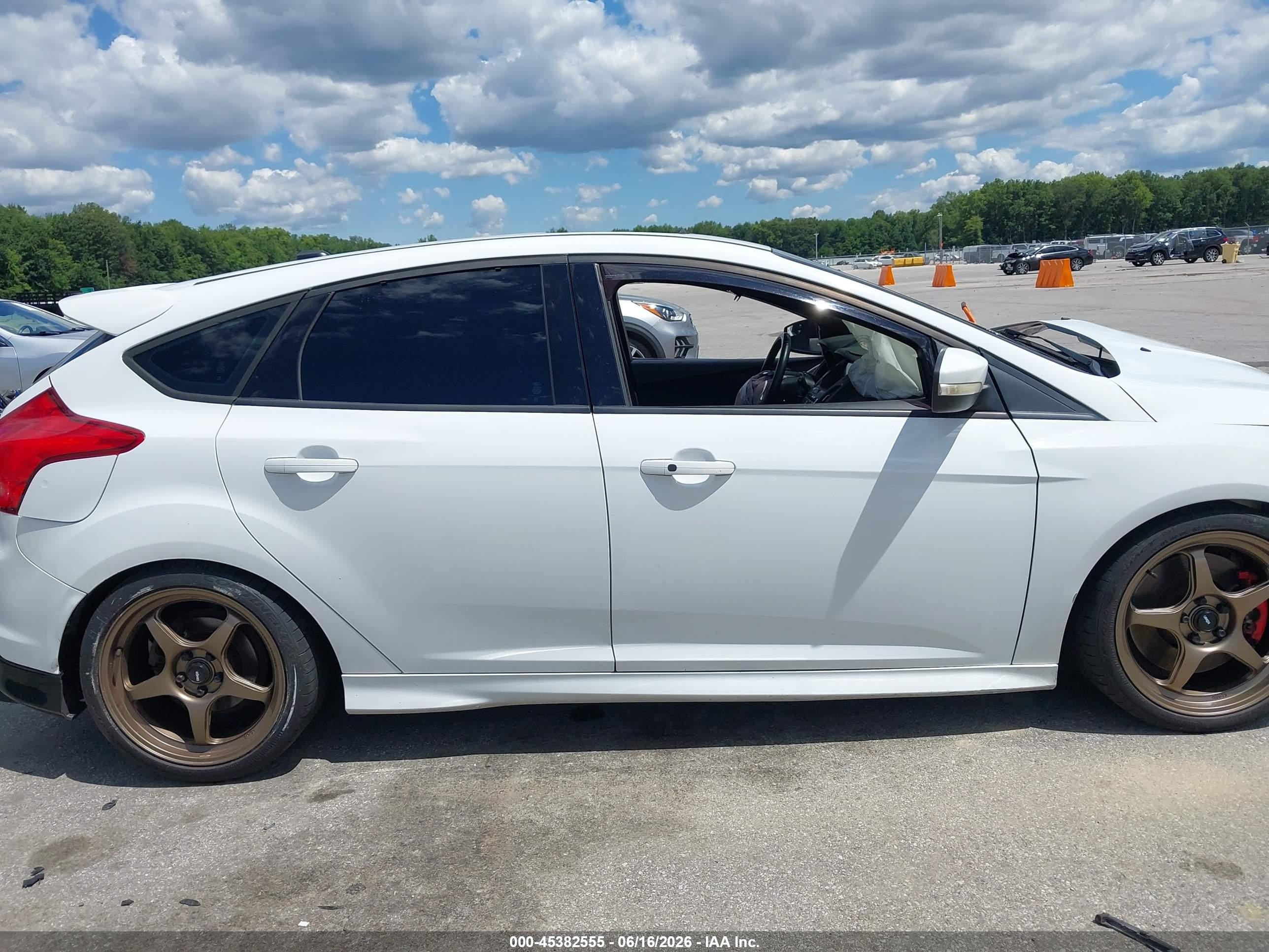 2013 Ford Focus St   White vin: 1FADP3L91DL283415