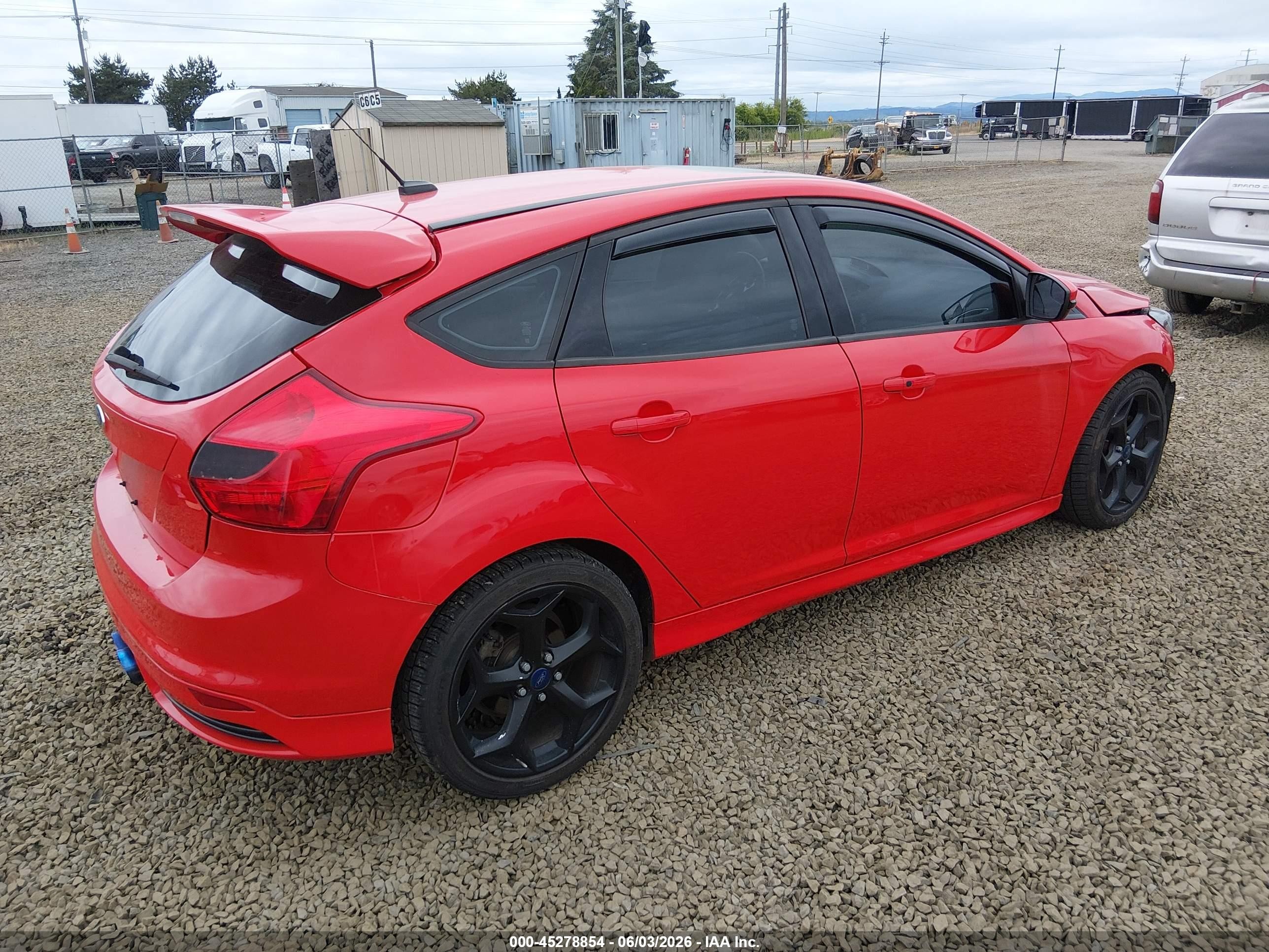 2014 Ford Focus St   Red vin: 1FADP3L91EL338947