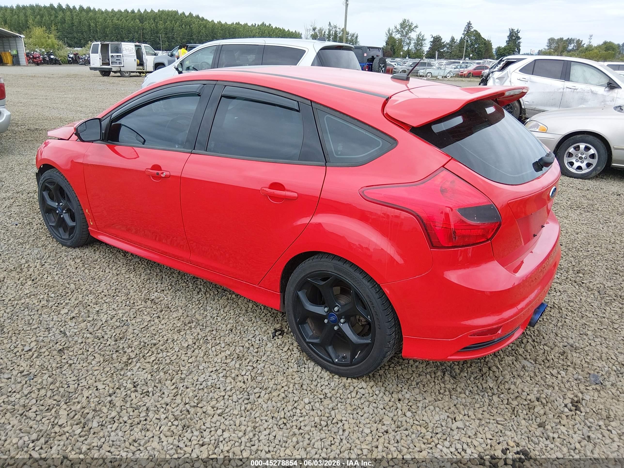 2014 Ford Focus St   Red vin: 1FADP3L91EL338947