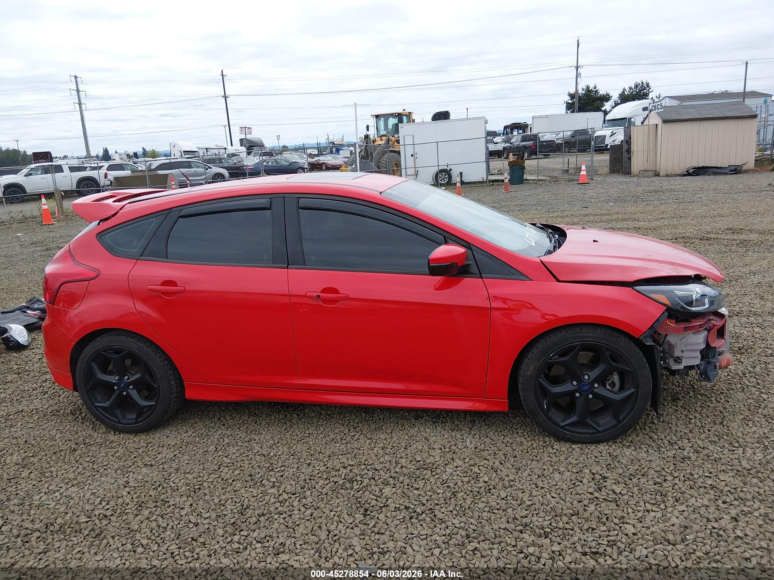 2014 Ford Focus St   Red vin: 1FADP3L91EL338947
