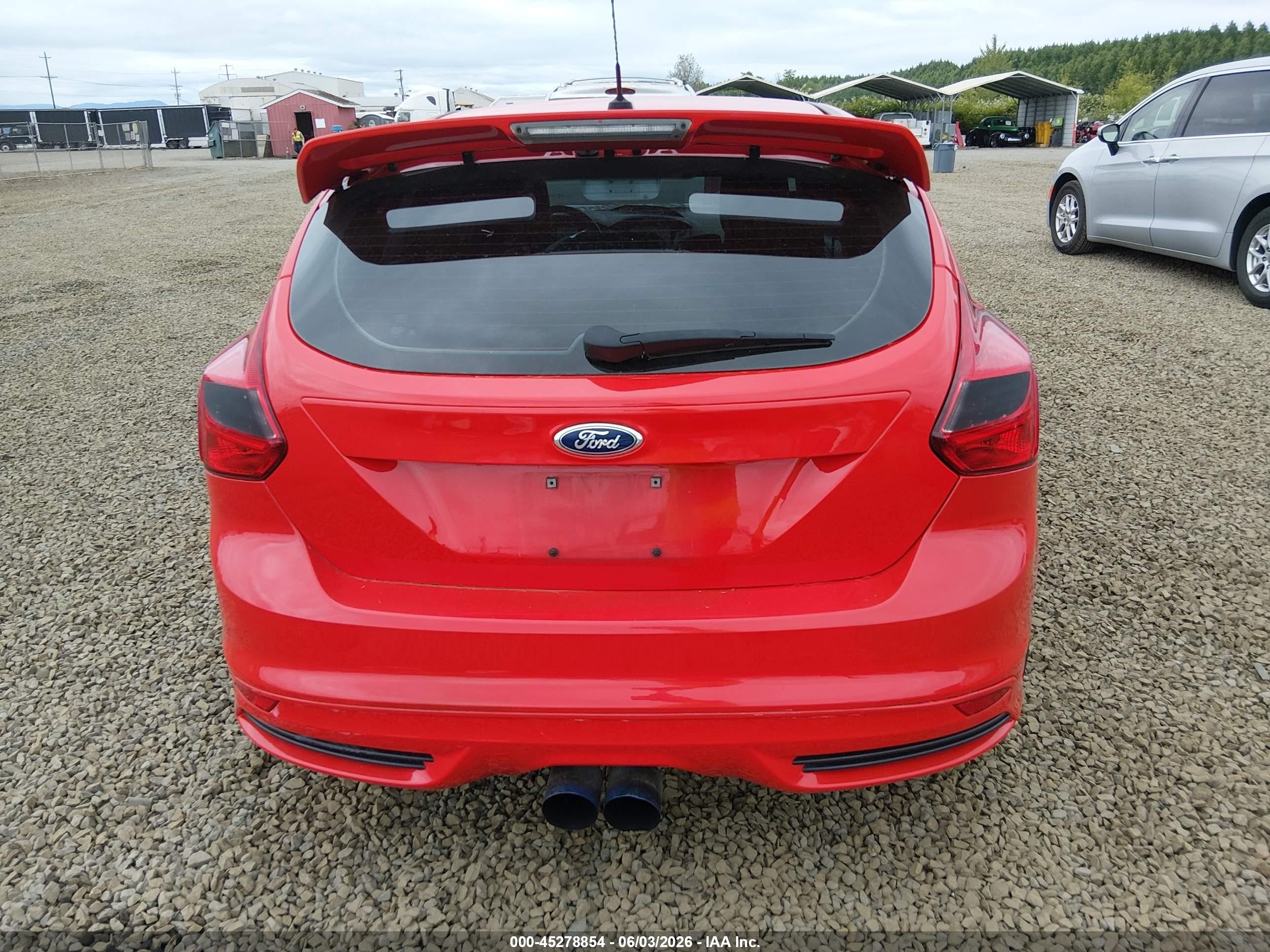 2014 Ford Focus St   Red vin: 1FADP3L91EL338947