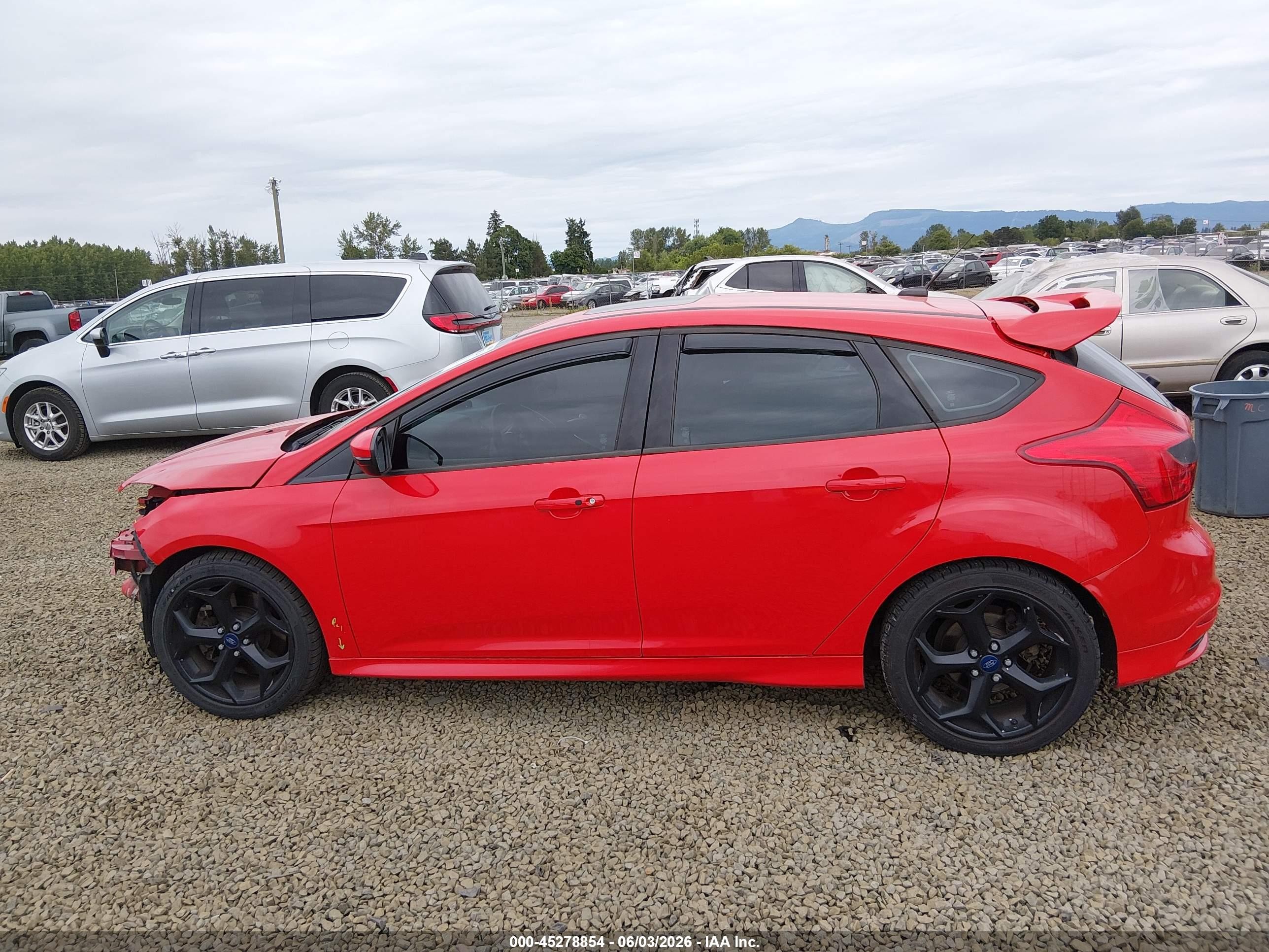 2014 Ford Focus St   Red vin: 1FADP3L91EL338947