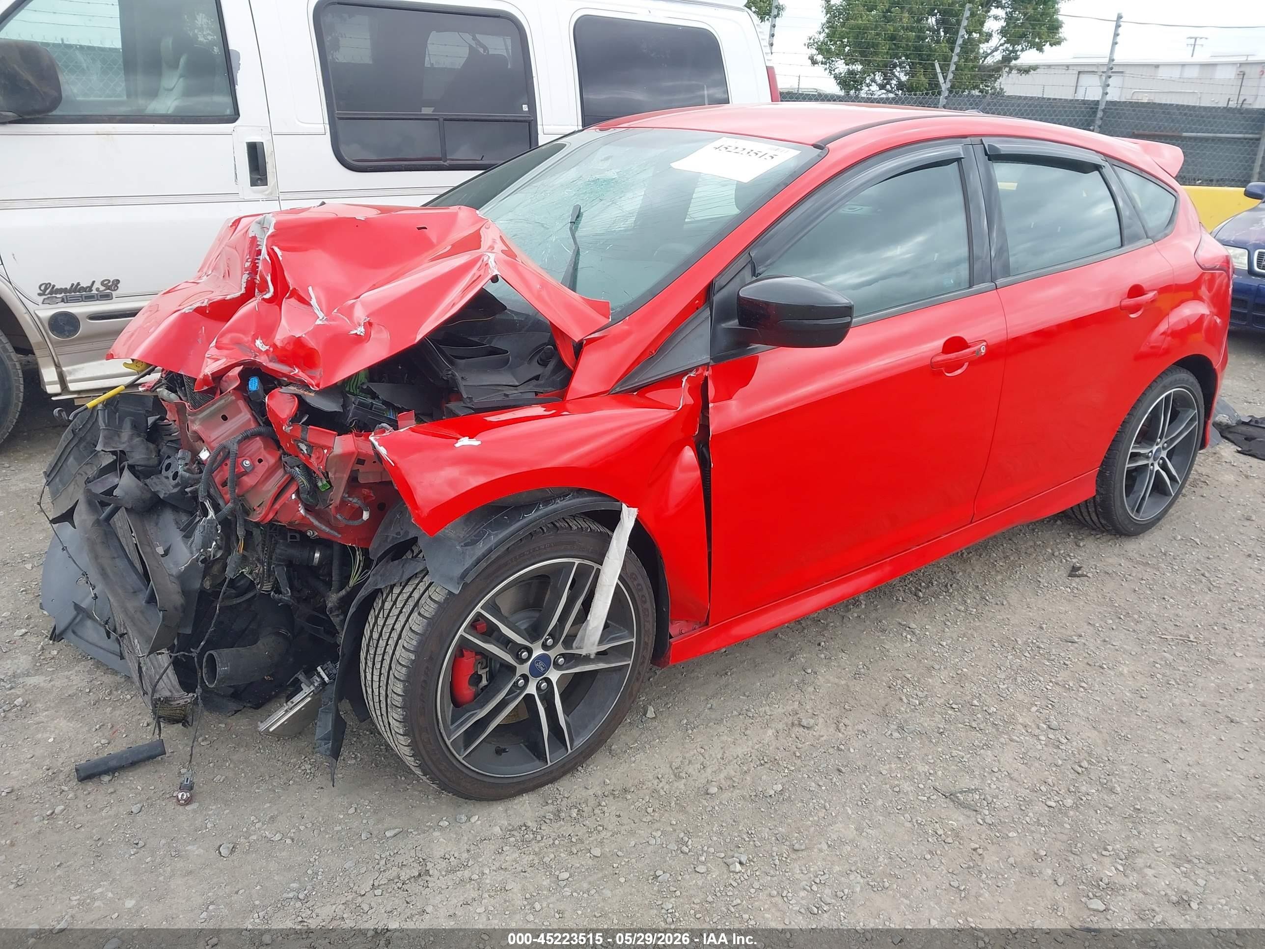 2015 Ford Focus St   Red vin: 1FADP3L91FL306758