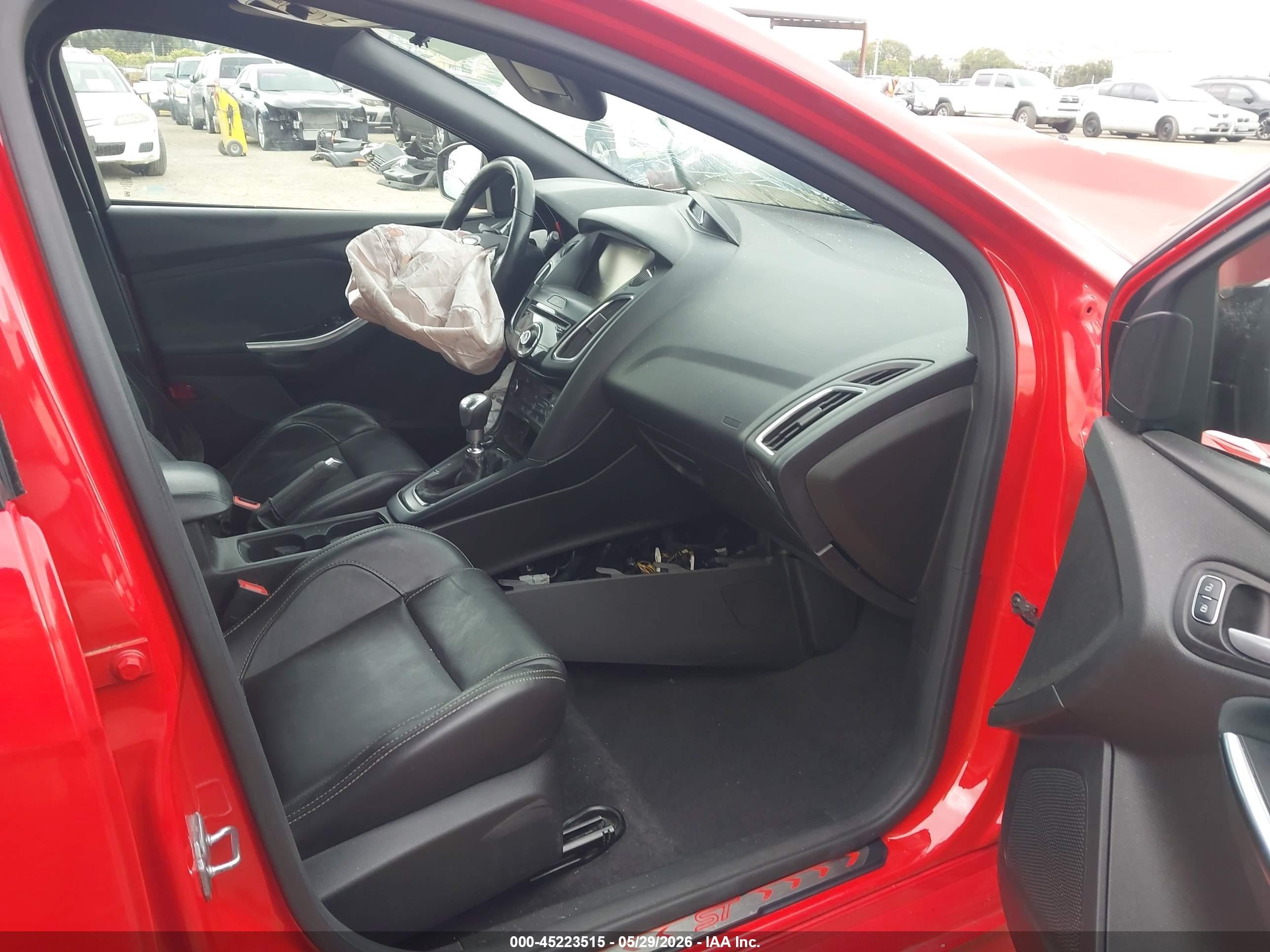 2015 Ford Focus St   Red vin: 1FADP3L91FL306758