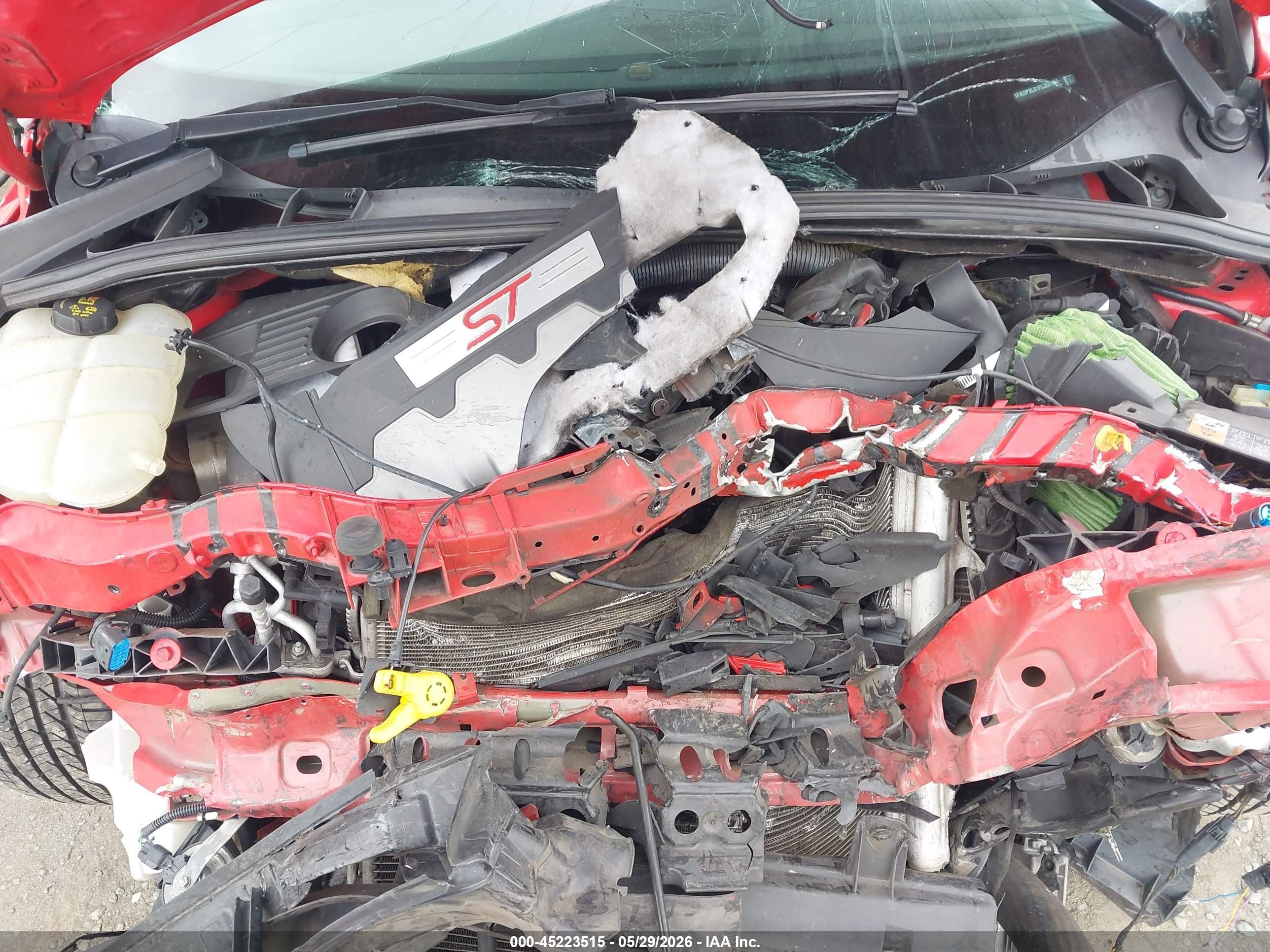 2015 Ford Focus St   Red vin: 1FADP3L91FL306758