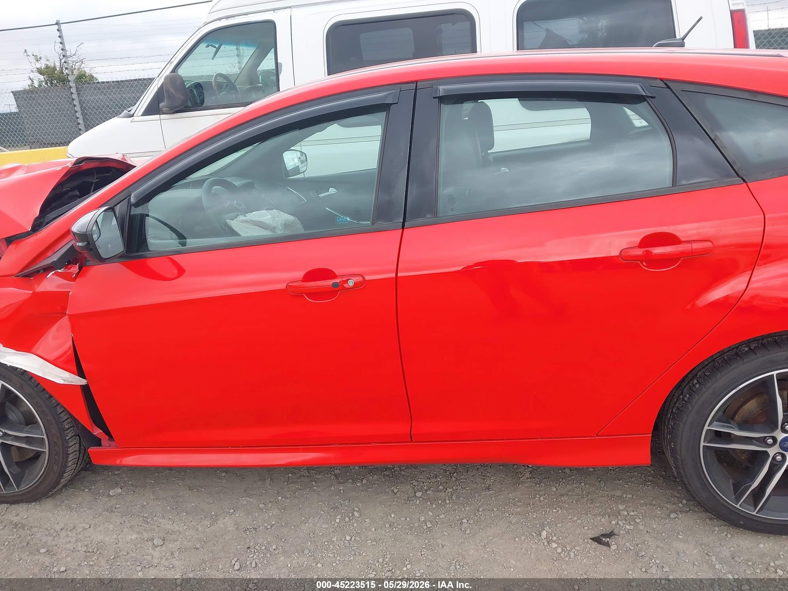 2015 Ford Focus St   Red vin: 1FADP3L91FL306758