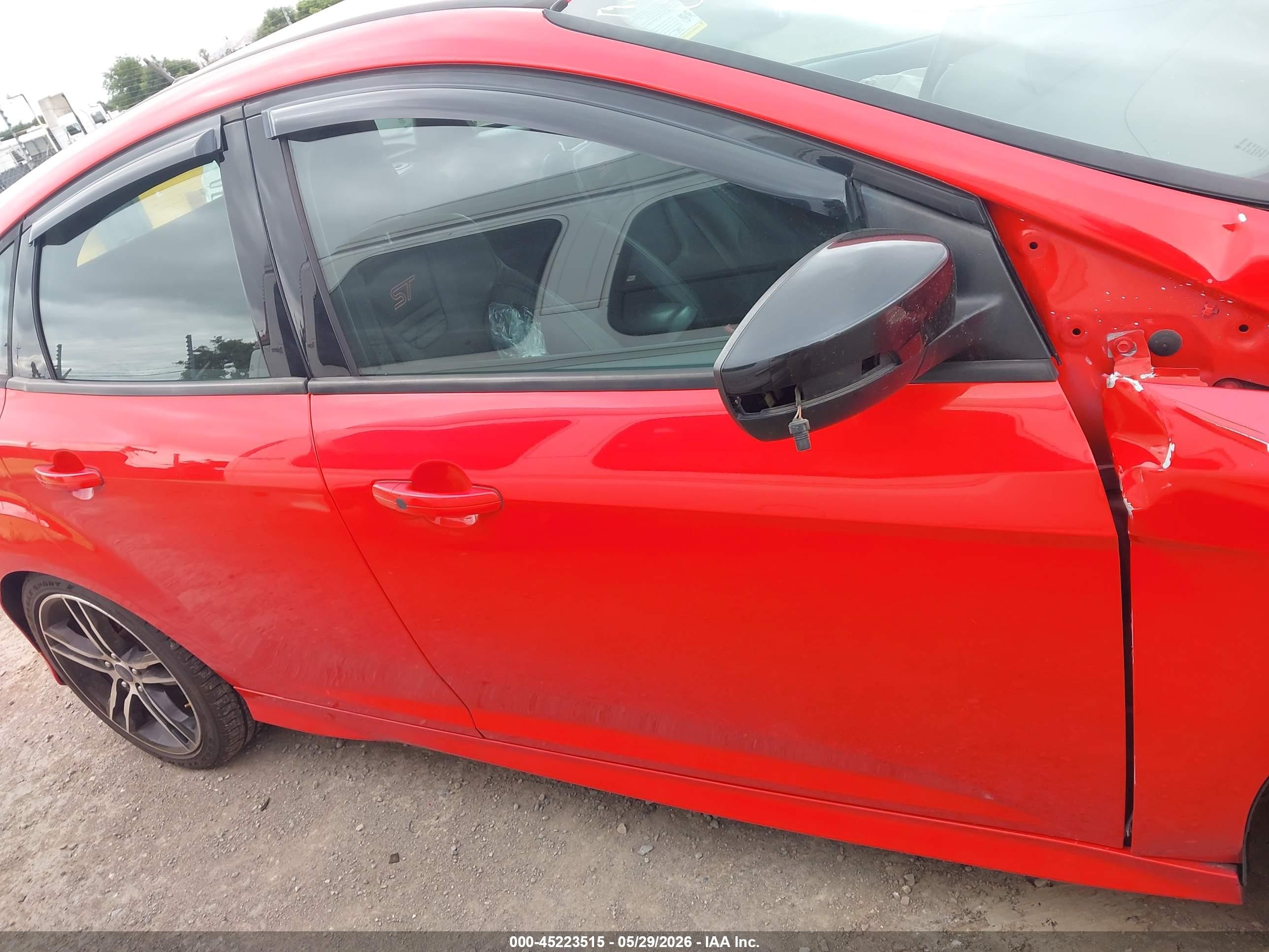 2015 Ford Focus St   Red vin: 1FADP3L91FL306758